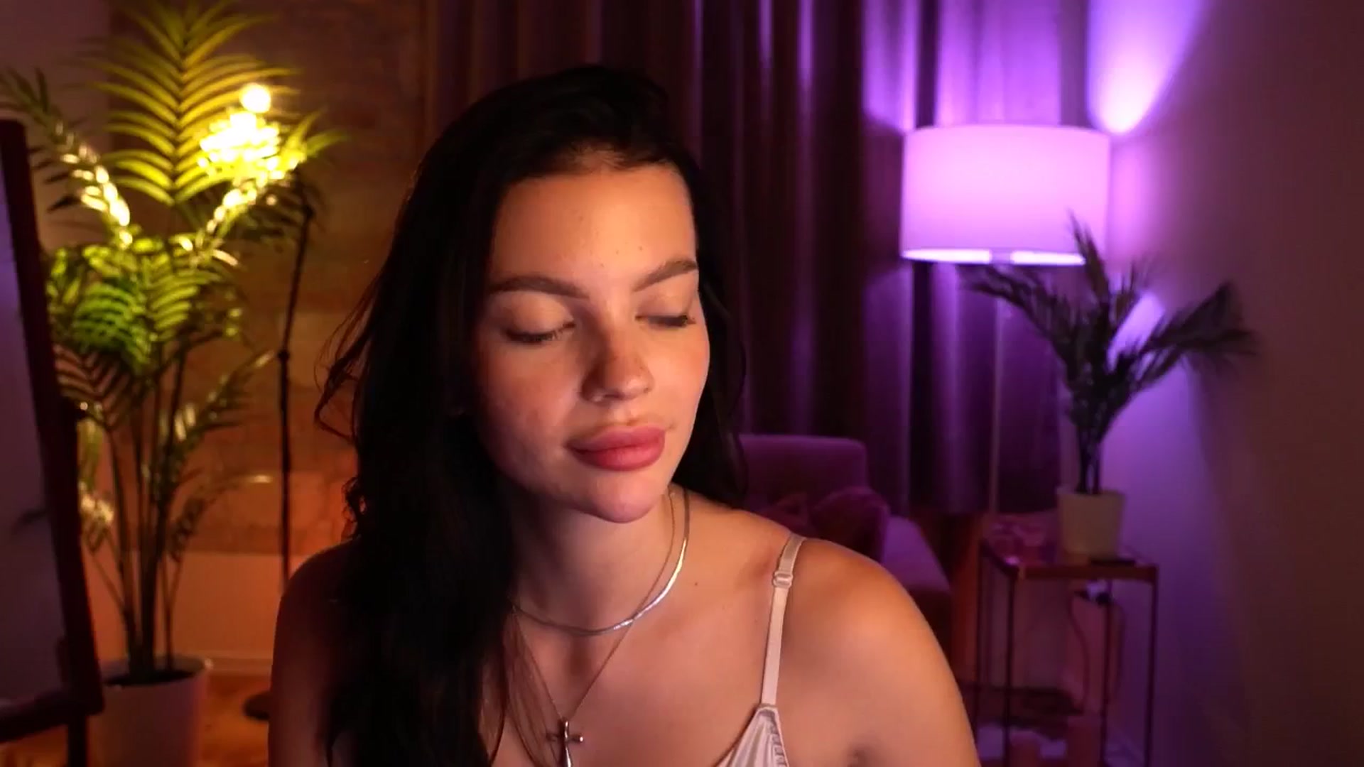 Gallery image thumbnail from hollydollly_'s myfreecams stream on, 09/22/2024, 20:50 image 7 of 20