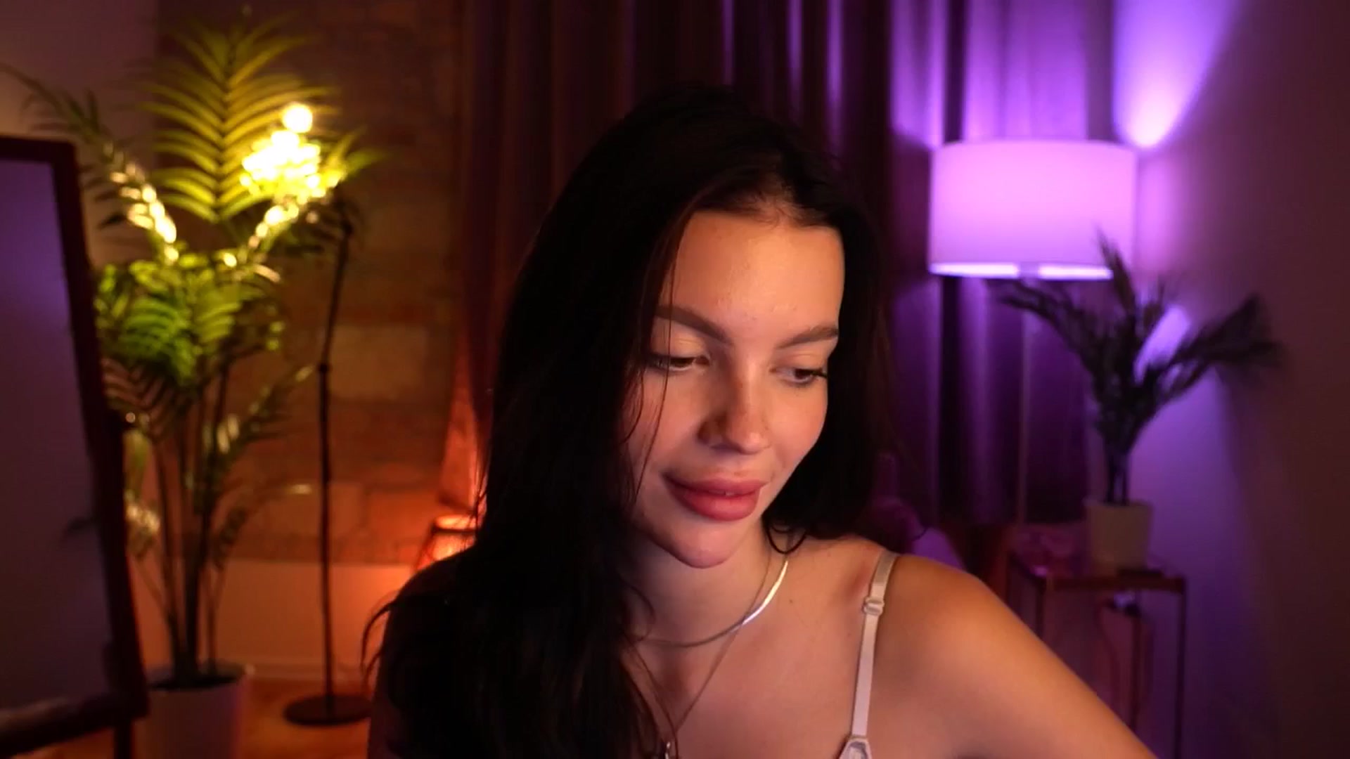 Gallery image thumbnail from hollydollly_'s myfreecams stream on, 09/22/2024, 20:50 image 1 of 20