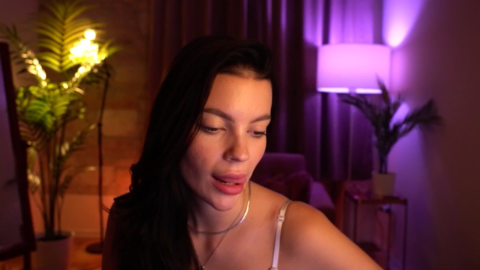 Gallery image thumbnail from hollydollly_'s myfreecams stream on, 09/22/2024, 20:50 image 9 of 20