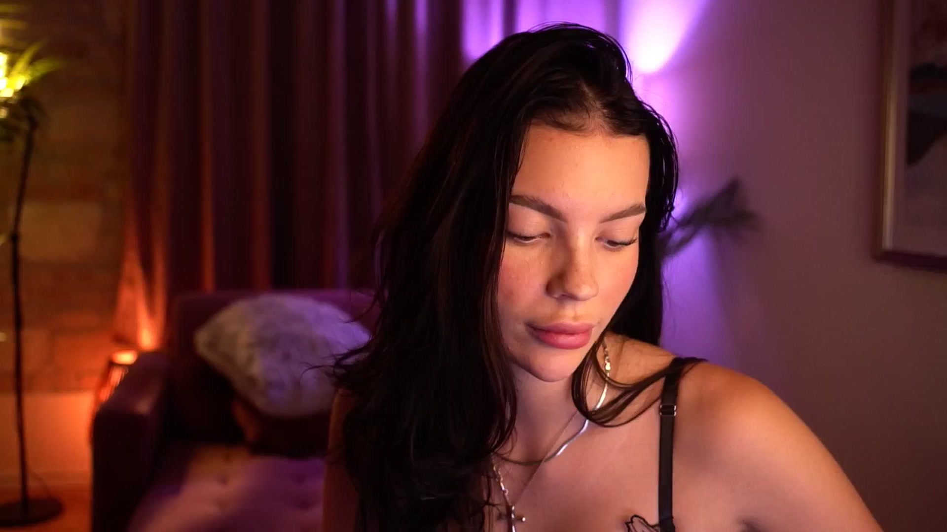 Gallery image thumbnail from hollydollly_'s myfreecams stream on, 09/25/2024, 20:50 image 5 of 20