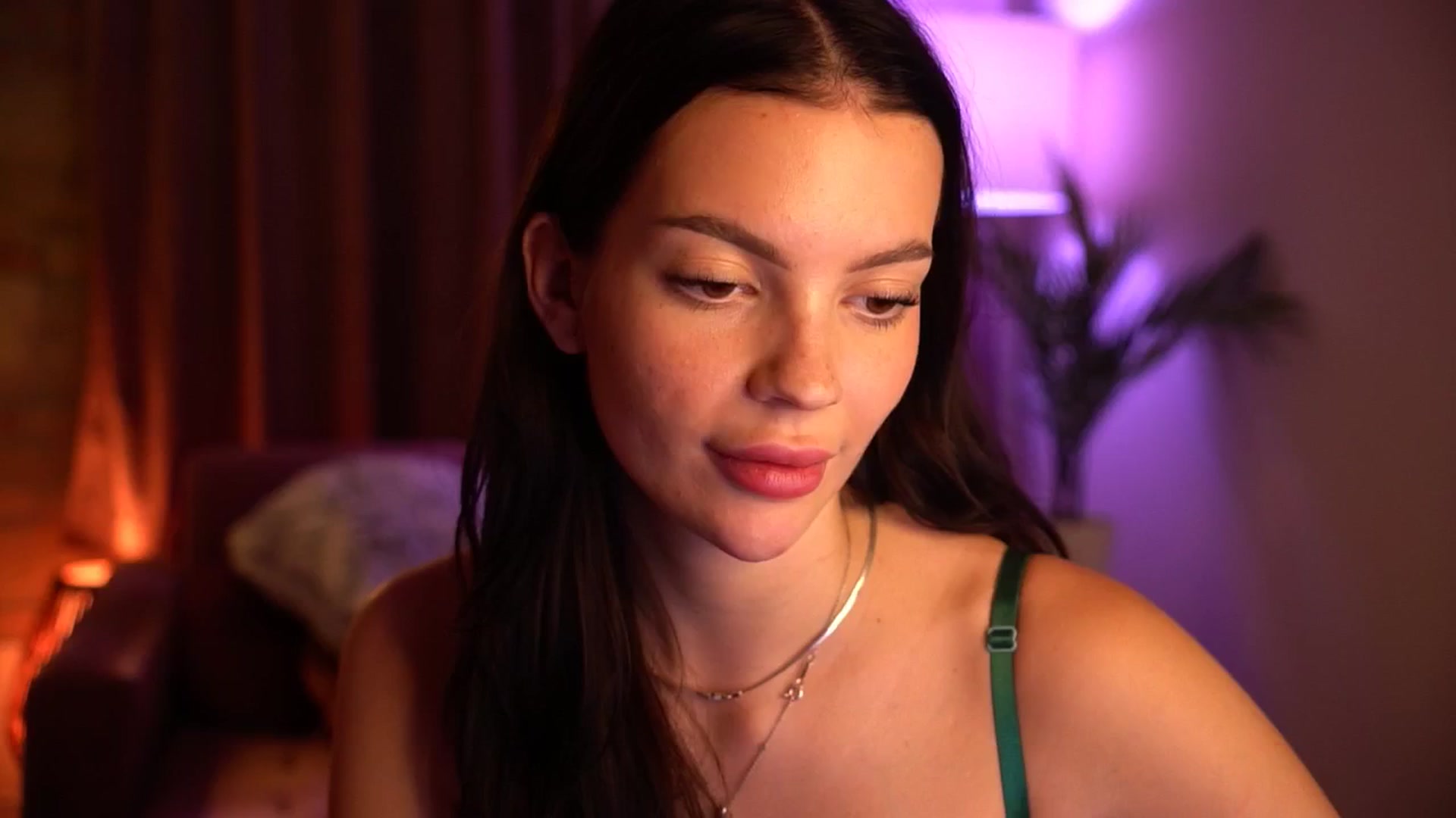 Gallery image thumbnail from hollydollly_'s myfreecams stream on, 09/26/2024, 22:30 image 4 of 20