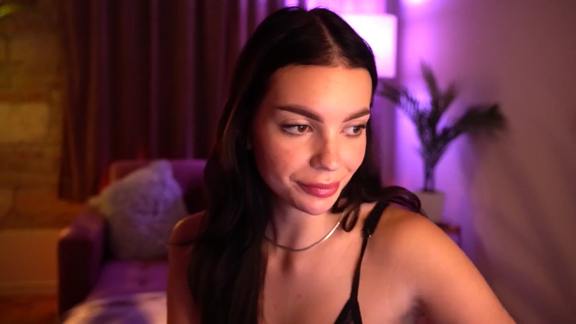 Gallery image thumbnail from hollydollly_'s myfreecams stream on, 10/05/2024, 19:01 image 20 of 20