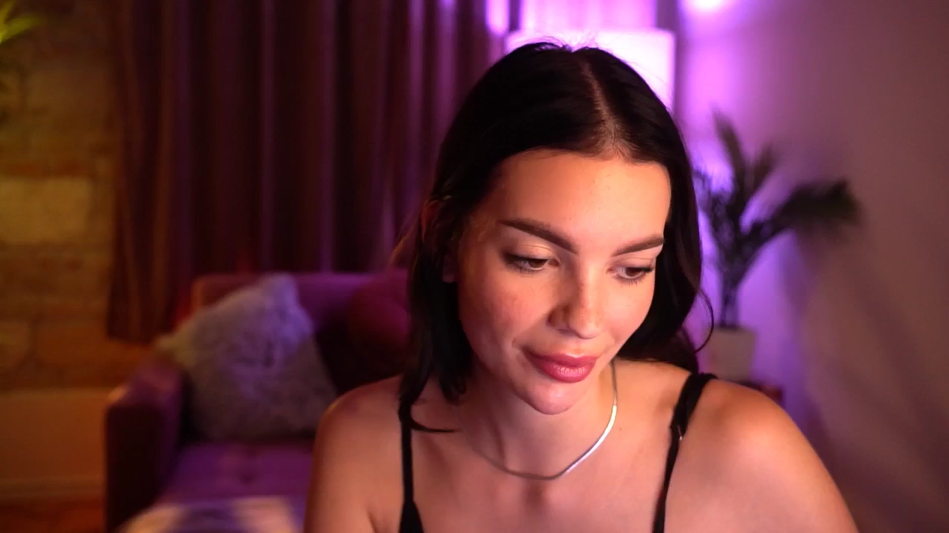Gallery image thumbnail from hollydollly_'s myfreecams stream on, 10/05/2024, 19:01 image 16 of 20