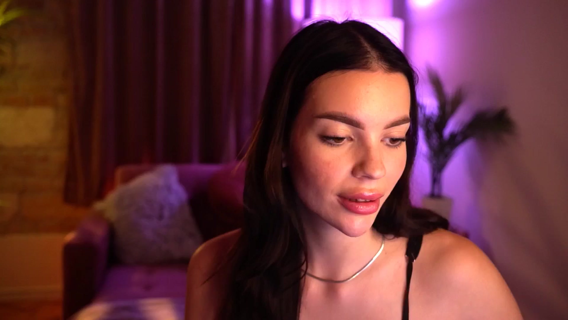 Gallery image thumbnail from hollydollly_'s myfreecams stream on, 10/05/2024, 19:01 image 17 of 20