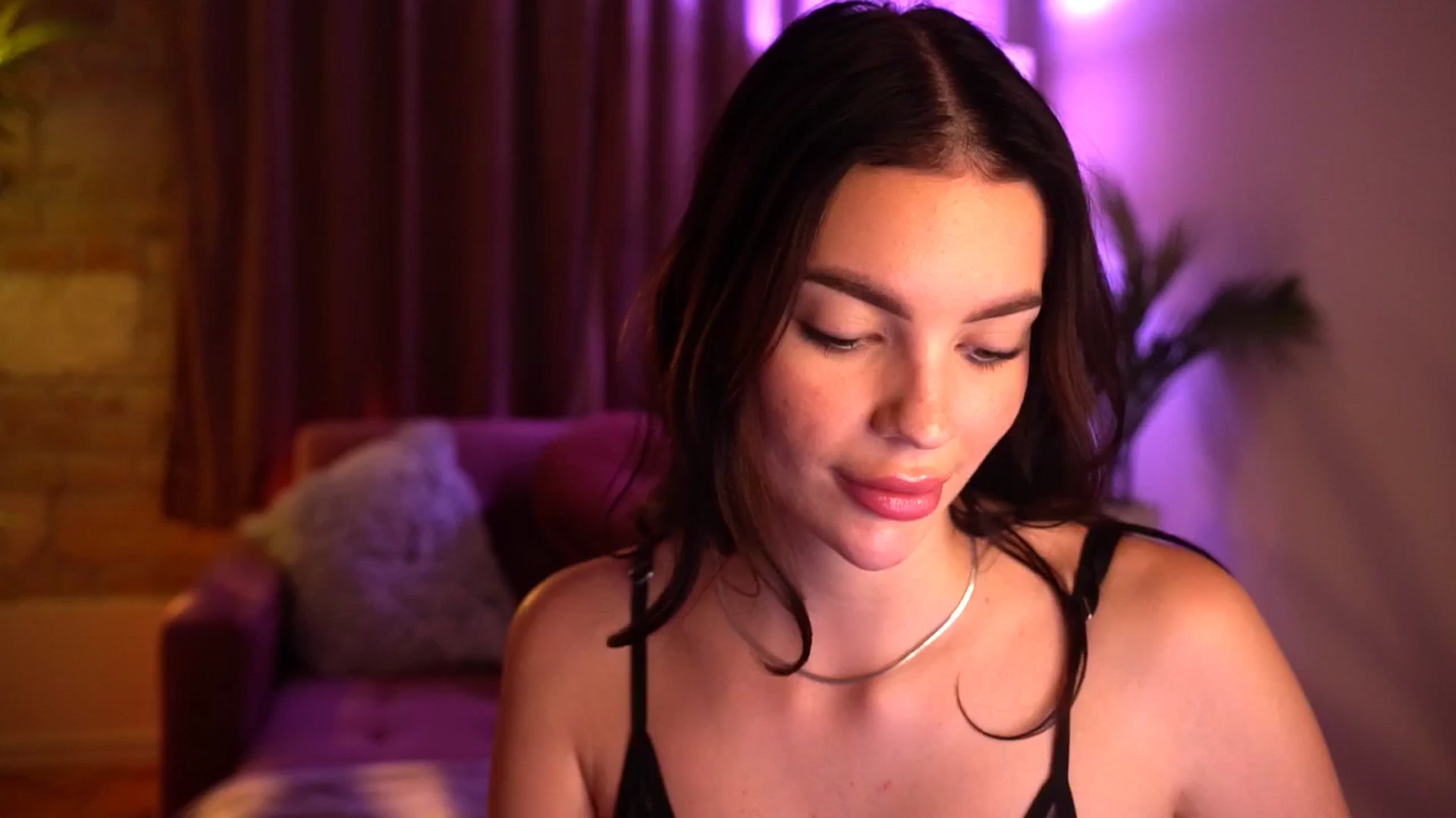 Gallery image thumbnail from hollydollly_'s myfreecams stream on, 10/05/2024, 19:01 image 15 of 20