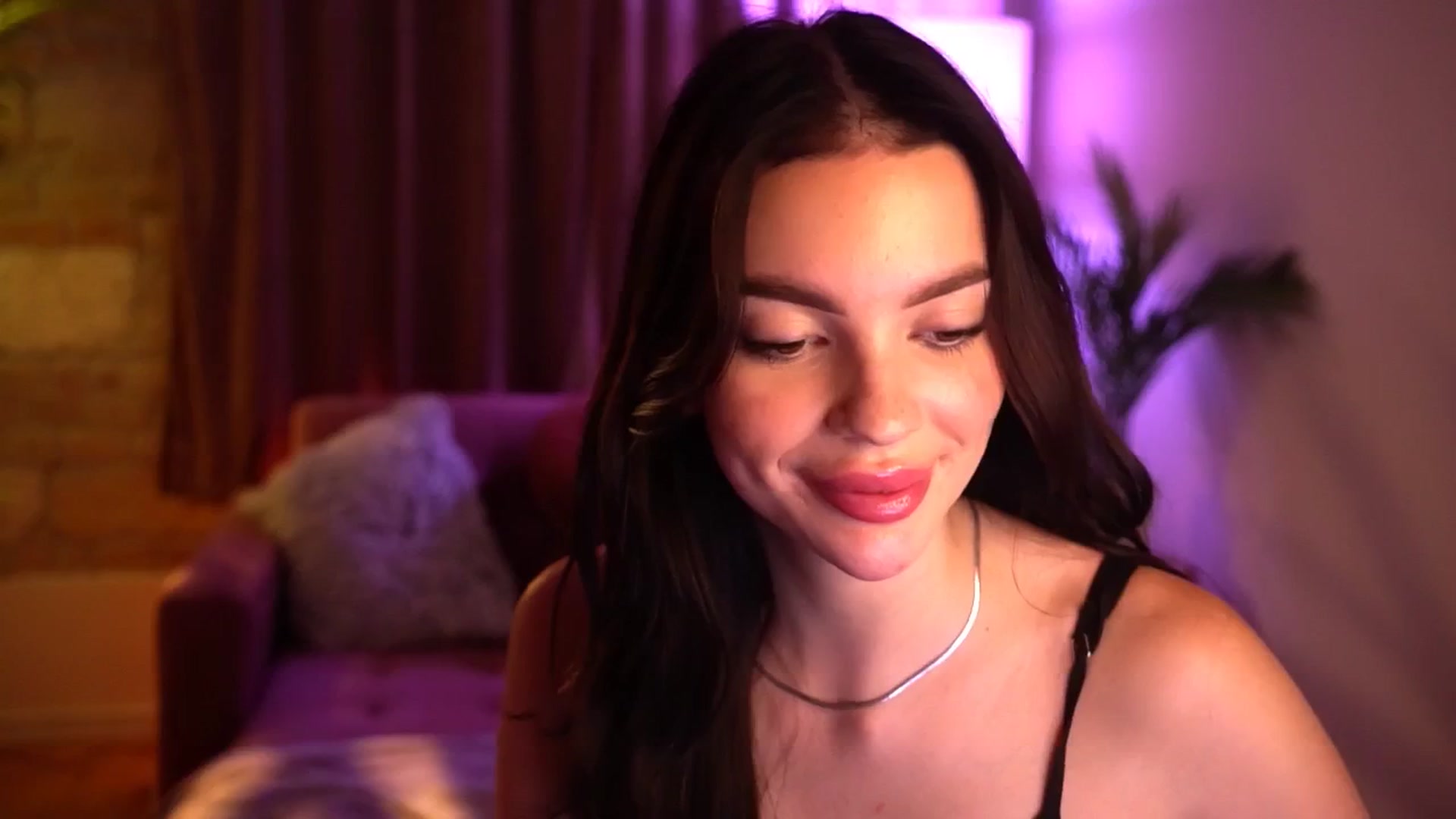 Gallery image thumbnail from hollydollly_'s myfreecams stream on, 10/05/2024, 19:01 image 13 of 20