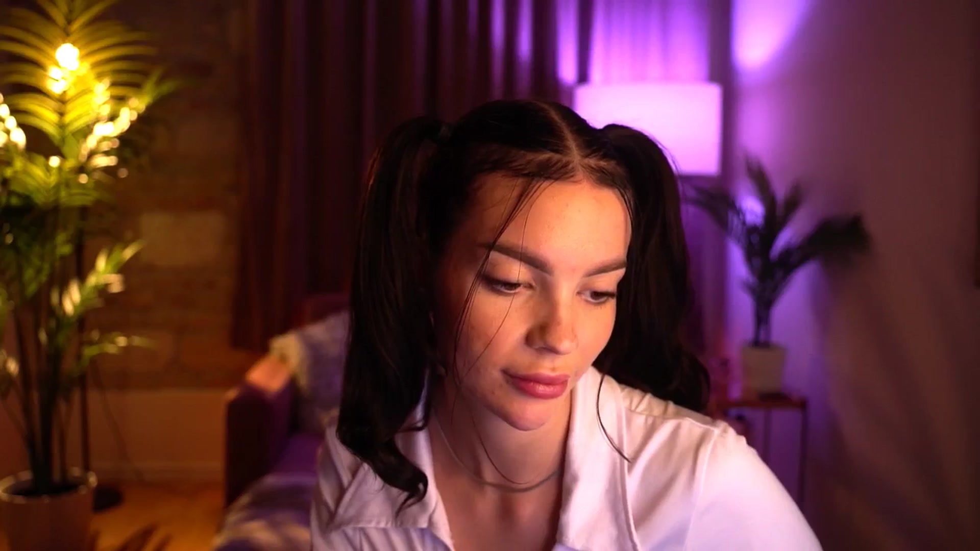 Gallery image thumbnail from hollydollly_'s myfreecams stream on, 10/08/2024, 19:17 image 20 of 20