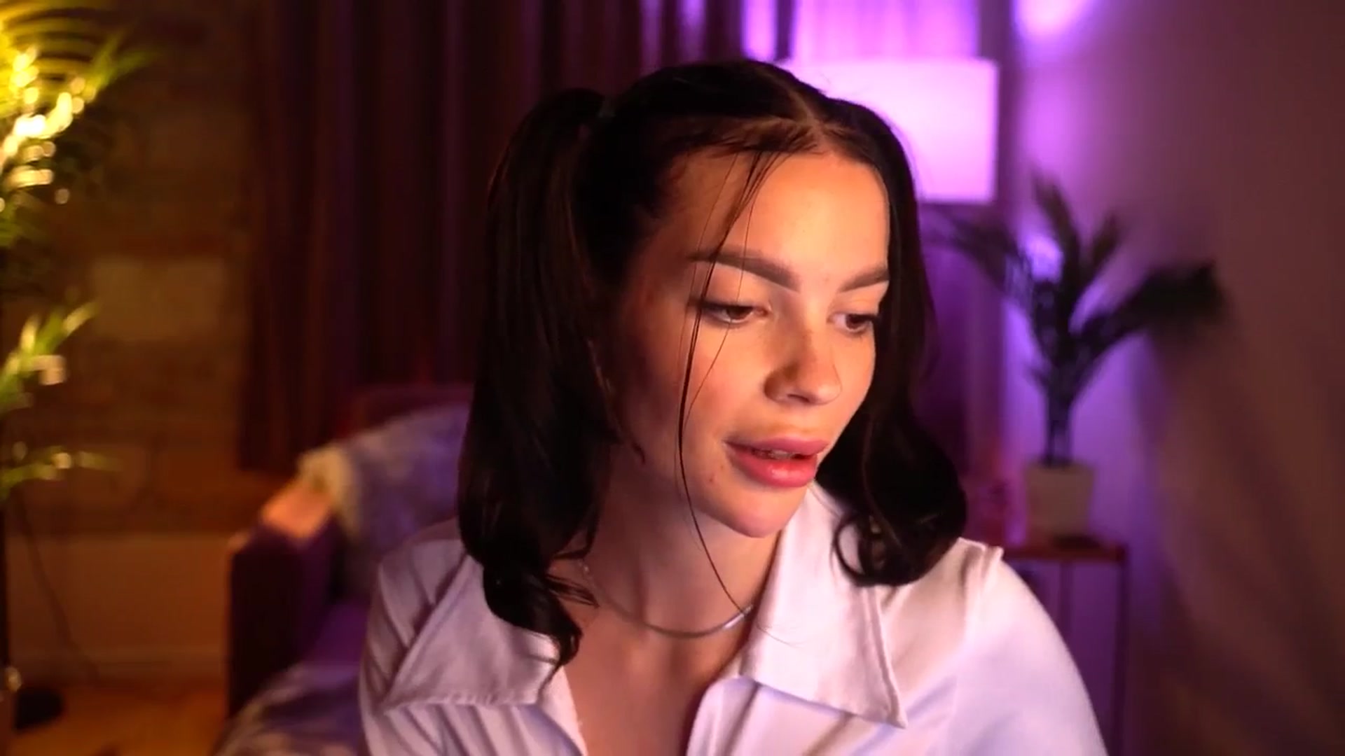 Gallery image thumbnail from hollydollly_'s myfreecams stream on, 10/08/2024, 19:17 image 7 of 20