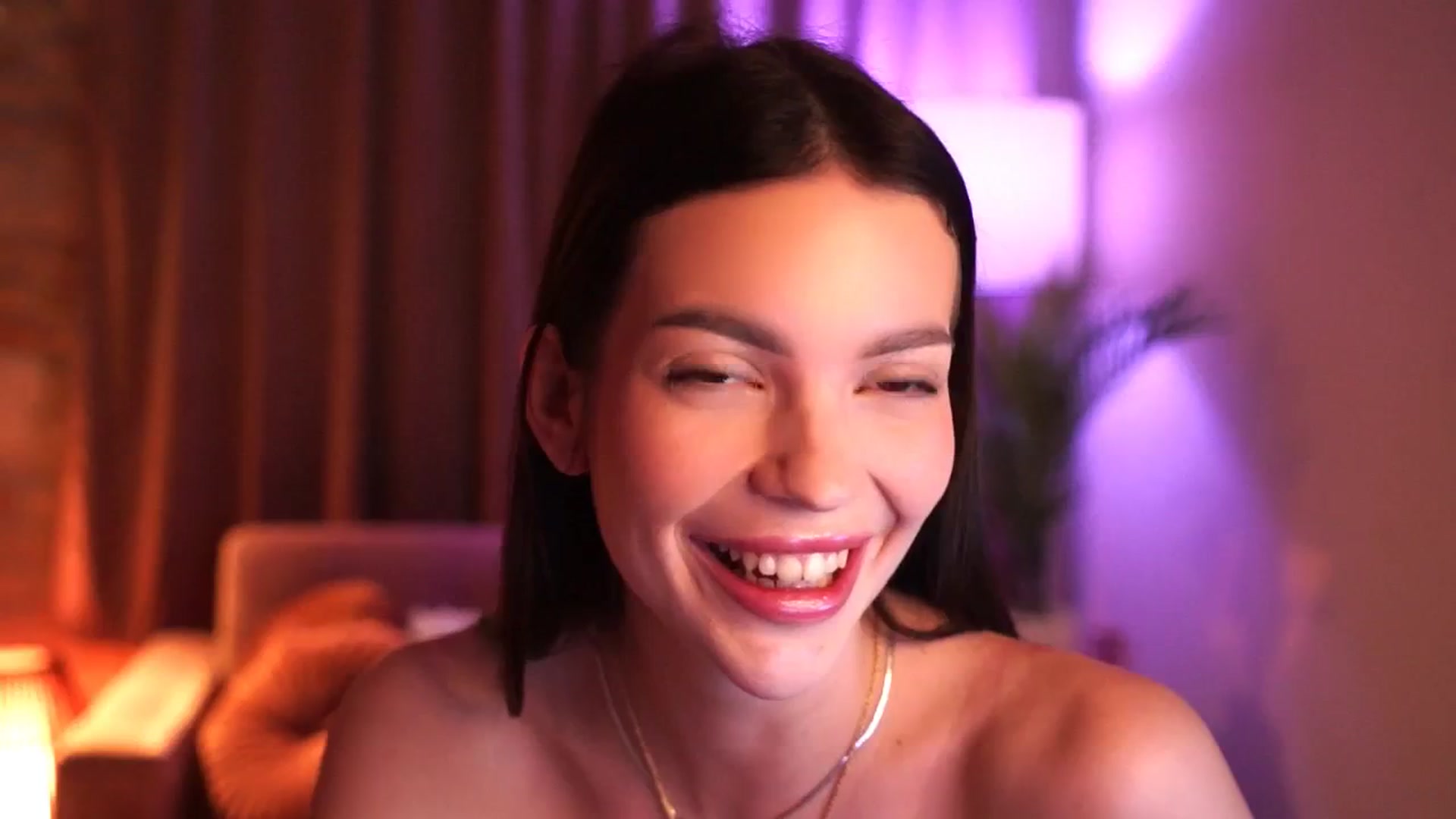 Gallery image thumbnail from hollydollly_'s myfreecams stream on, 01/19/2025, 13:20 image 7 of 20