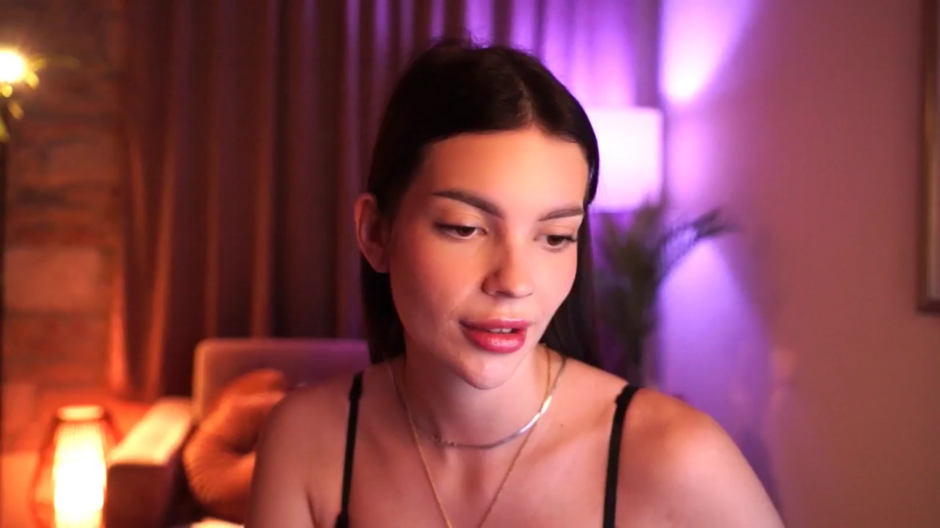 Gallery image thumbnail from hollydollly_'s myfreecams stream on, 01/19/2025, 13:20 image 12 of 20