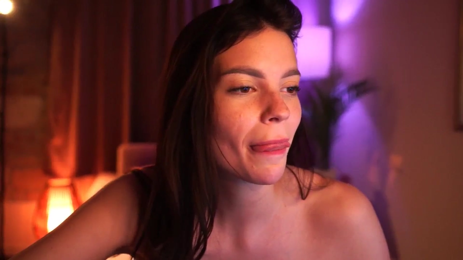 Gallery image thumbnail from hollydollly_'s myfreecams stream on, 02/09/2025, 19:28 image 20 of 20