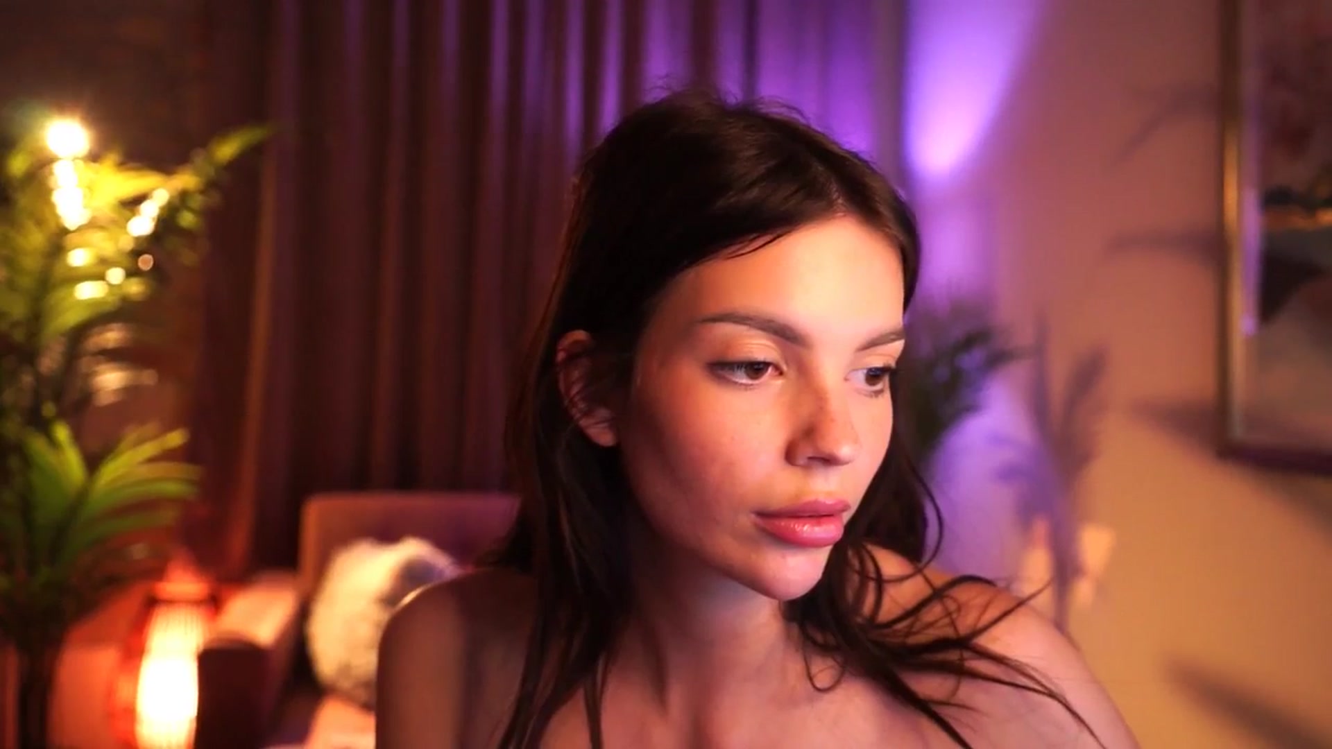 Gallery image thumbnail from hollydollly_'s myfreecams stream on, 03/08/2025, 22:55 image 12 of 20