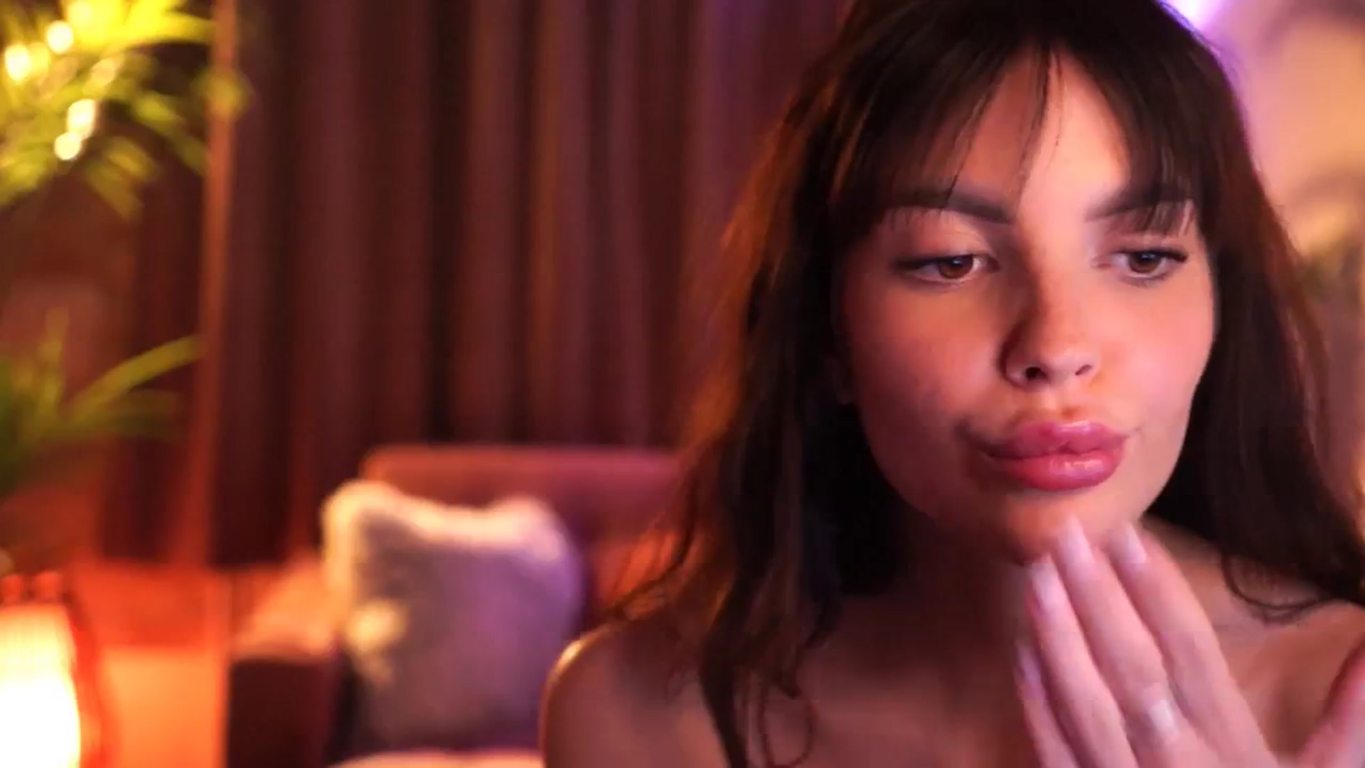 Gallery image thumbnail from hollydollly_'s myfreecams stream on, 03/21/2025, 22:03 image 17 of 20