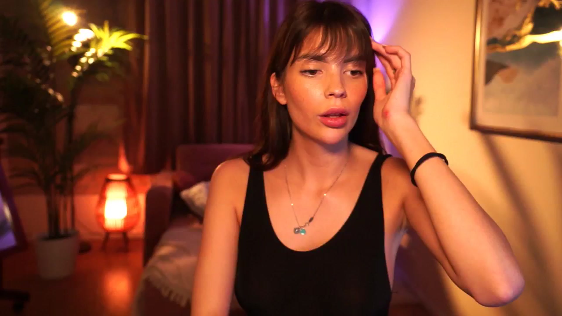 Gallery image thumbnail from hollydollly_'s myfreecams stream on, 04/24/2025, 19:12 image 3 of 20