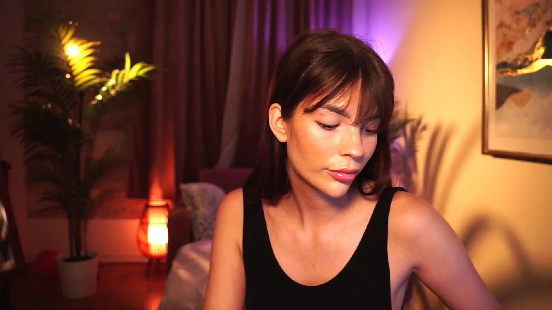Gallery image thumbnail from hollydollly_'s myfreecams stream on, 05/19/2025, 18:31 image 1 of 20