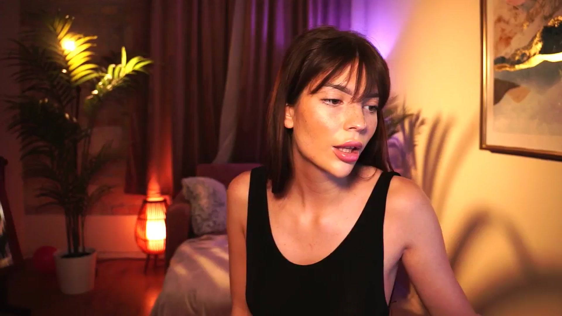 Gallery image thumbnail from hollydollly_'s myfreecams stream on, 05/19/2025, 18:31 image 20 of 20
