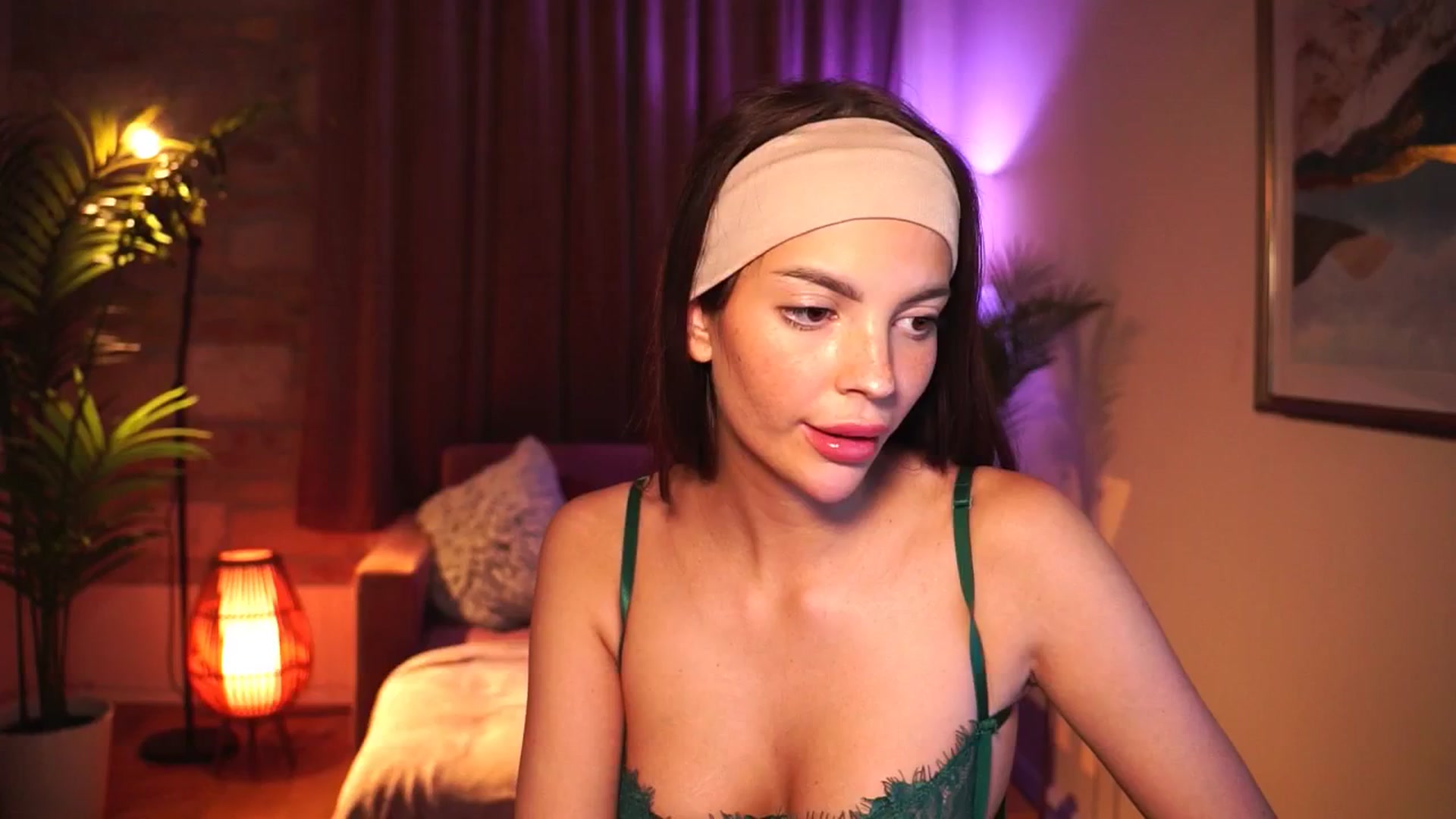 Gallery image thumbnail from hollydollly_'s myfreecams stream on, 05/30/2025, 20:19 image 11 of 20