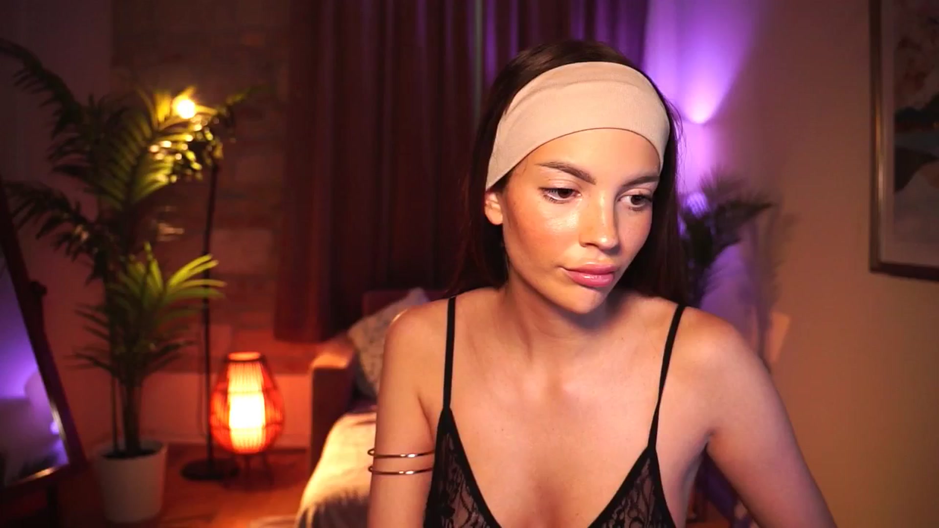 Gallery image thumbnail from hollydollly_'s myfreecams stream on, 05/31/2025, 16:00 image 3 of 20