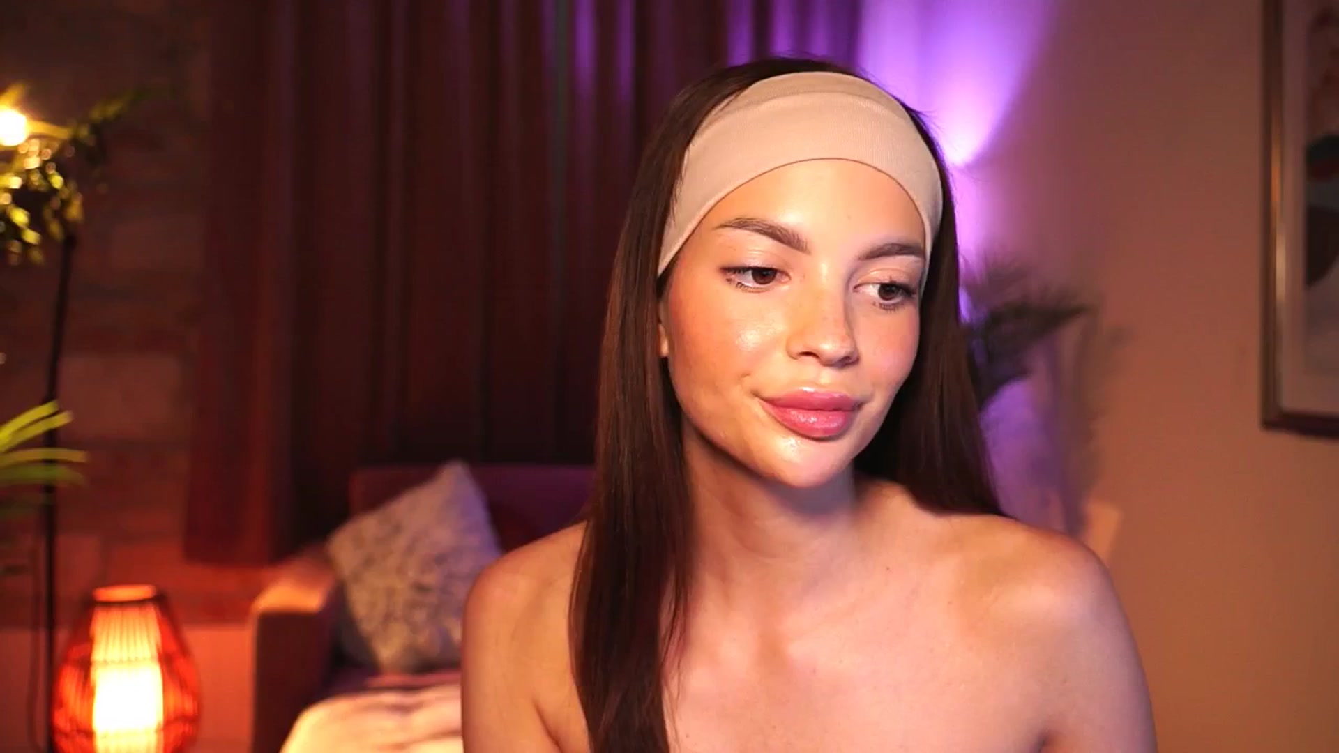 Gallery image thumbnail from hollydollly_'s myfreecams stream on, 05/31/2025, 17:30 image 8 of 20