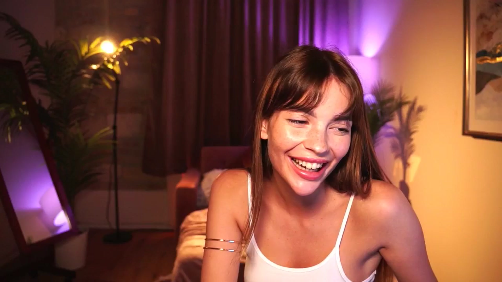 Gallery image thumbnail from hollydollly_'s myfreecams stream on, 06/10/2025, 18:37 image 18 of 20