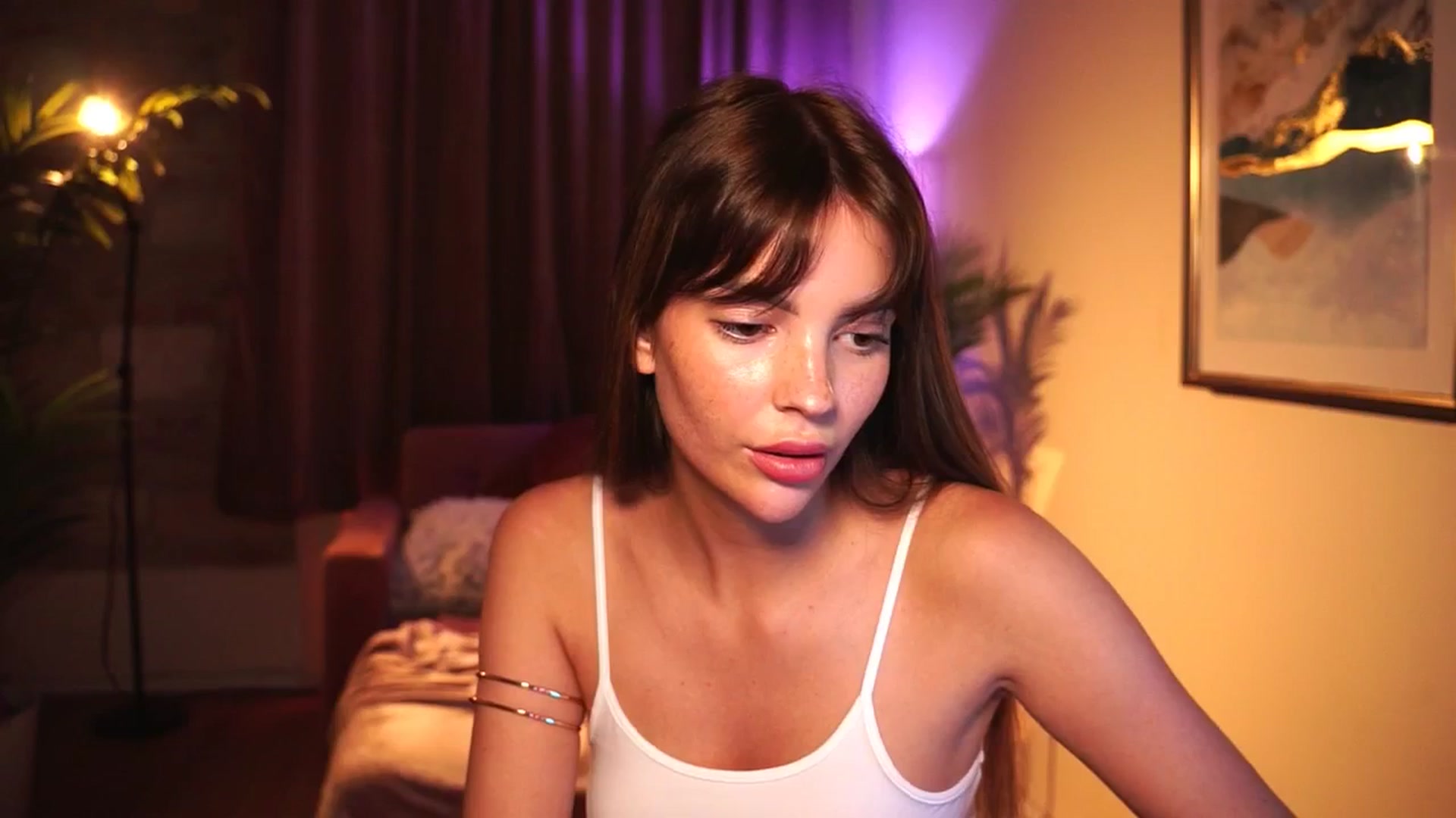 Gallery image thumbnail from hollydollly_'s myfreecams stream on, 06/10/2025, 18:37 image 7 of 20