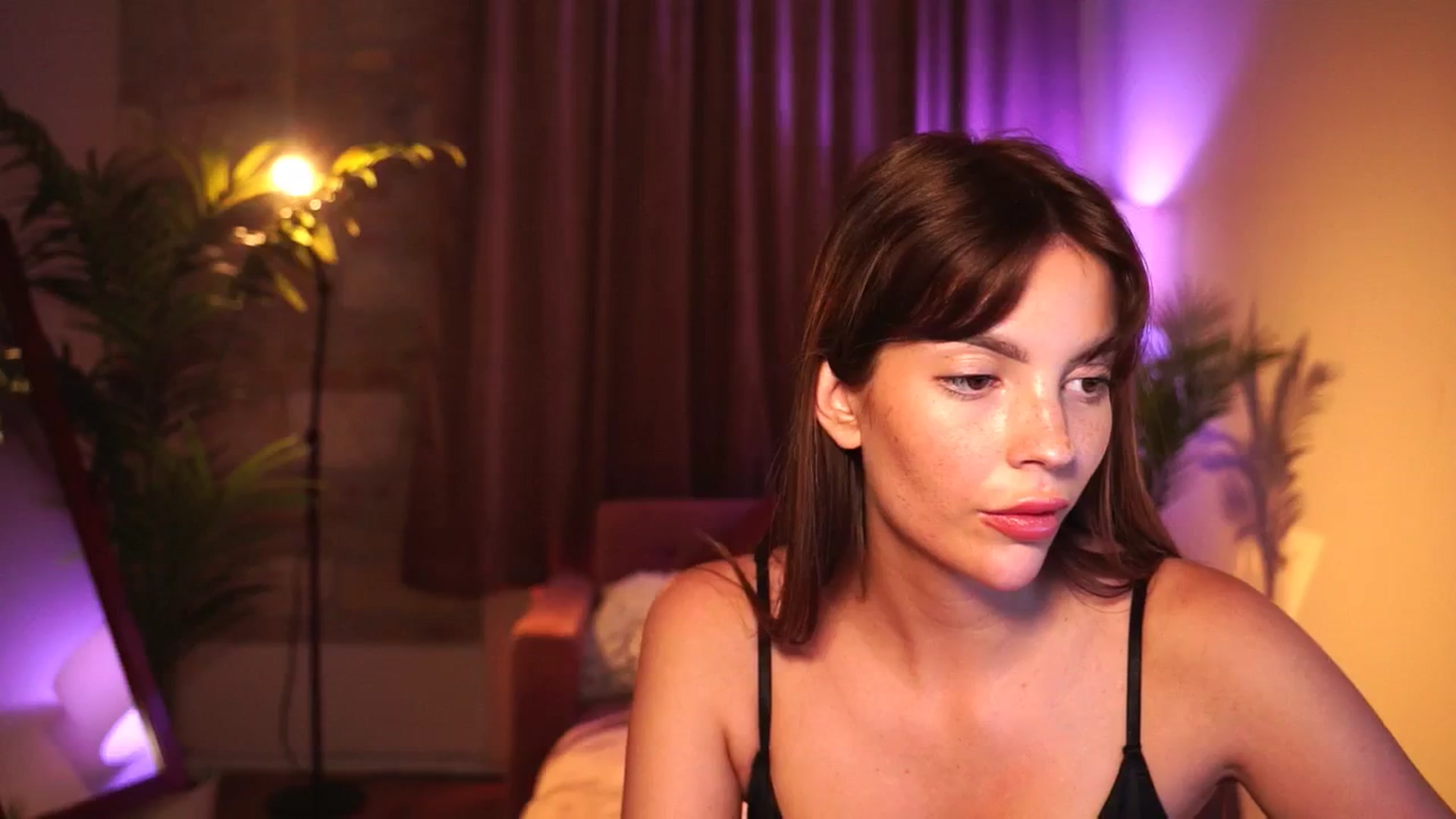 Gallery image thumbnail from hollydollly_'s myfreecams stream on, 06/11/2025, 20:19 image 19 of 20