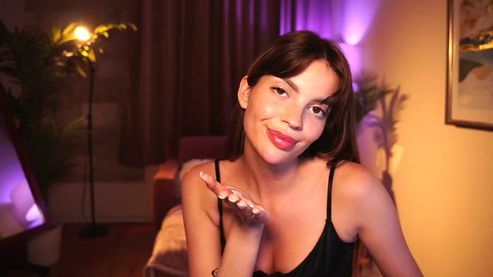 Gallery image thumbnail from hollydollly_'s myfreecams stream on, 06/11/2025, 20:19 image 17 of 20