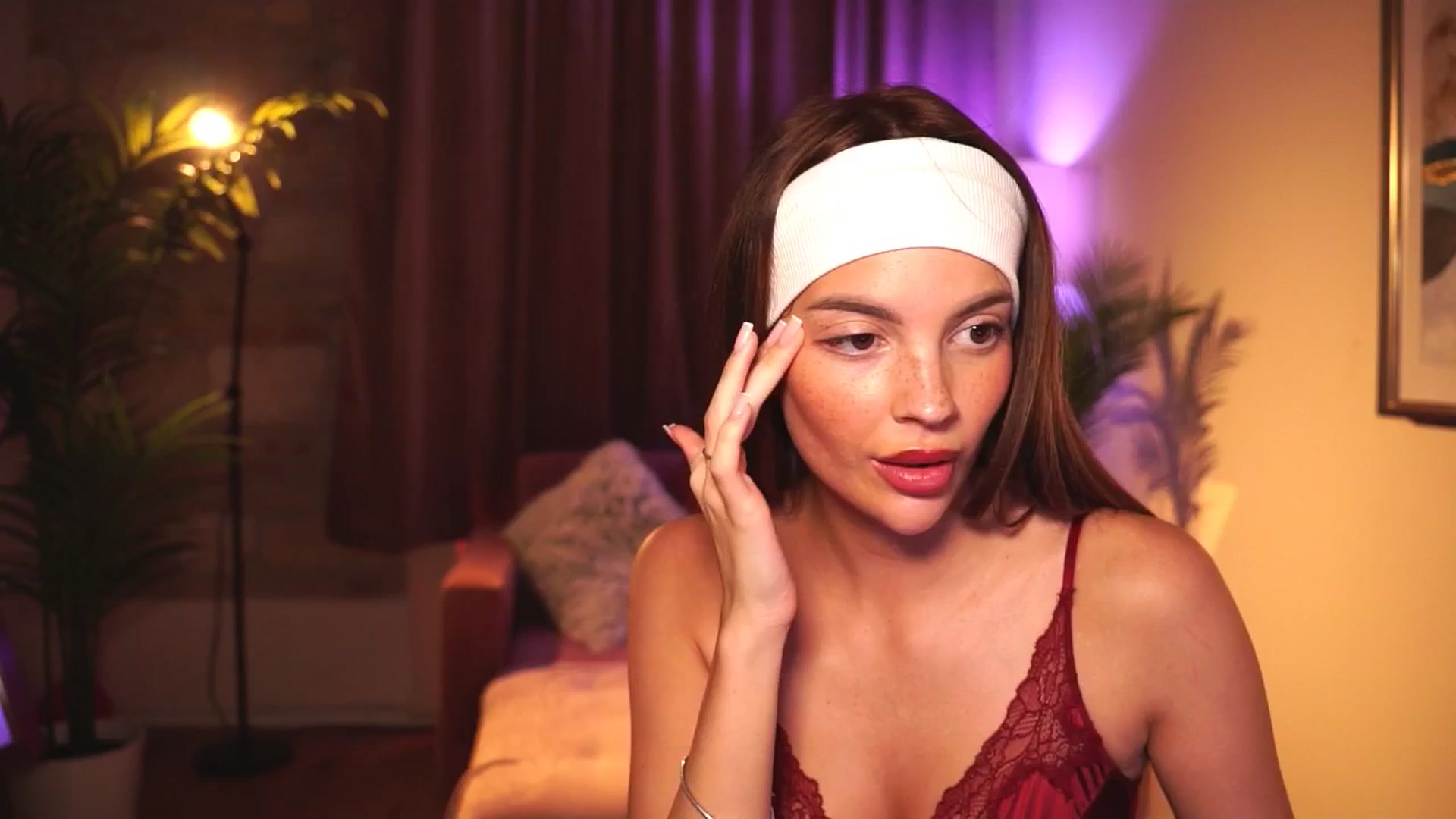 Gallery image thumbnail from hollydollly_'s myfreecams stream on, 06/17/2025, 19:01 image 13 of 20