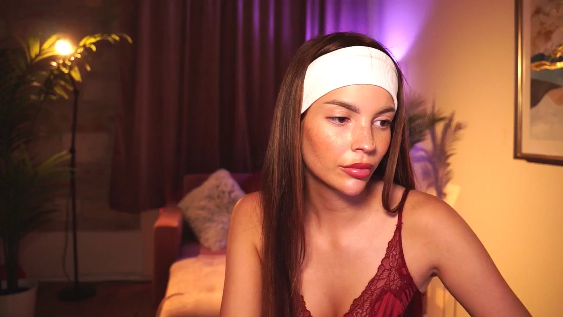 Gallery image thumbnail from hollydollly_'s myfreecams stream on, 06/17/2025, 19:01 image 18 of 20