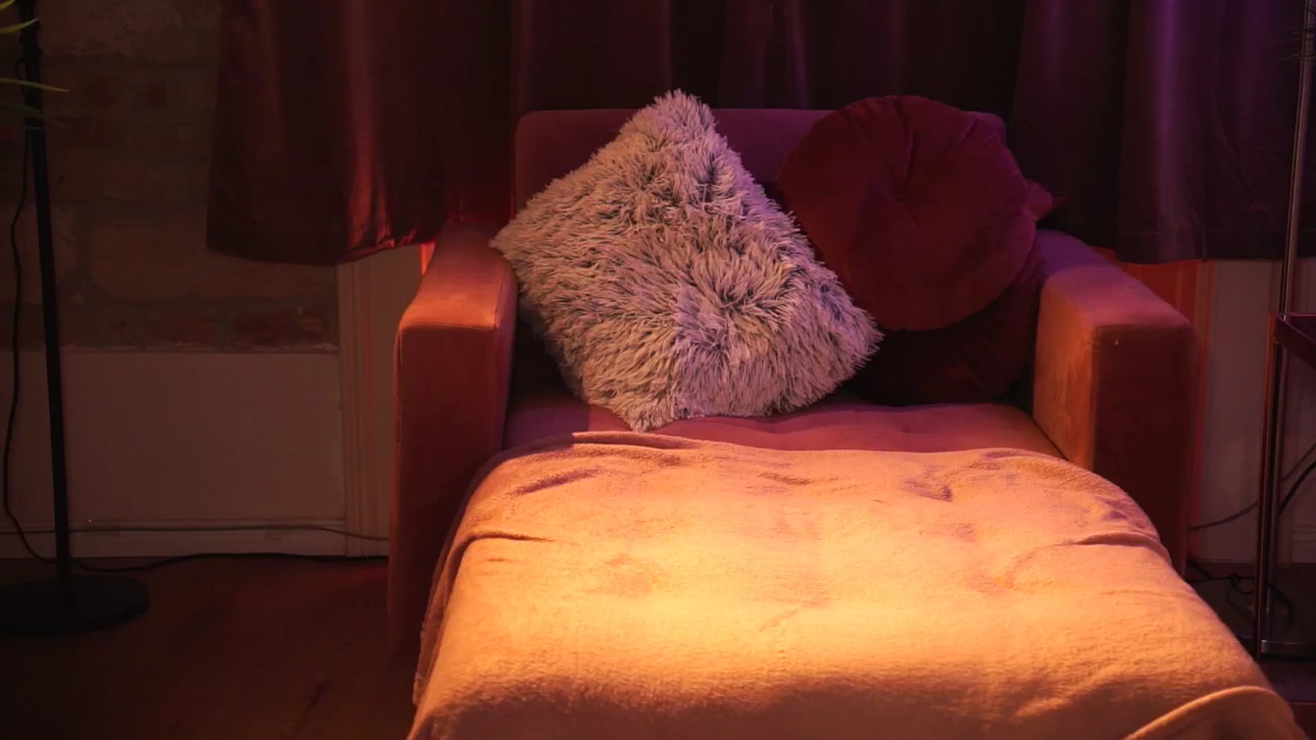 Gallery image thumbnail from hollydollly_'s myfreecams stream on, 06/20/2025, 19:03 image 2 of 20