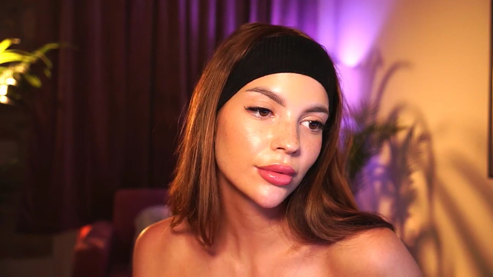 Gallery image thumbnail from hollydollly_'s myfreecams stream on, 06/27/2025, 19:42 image 4 of 20