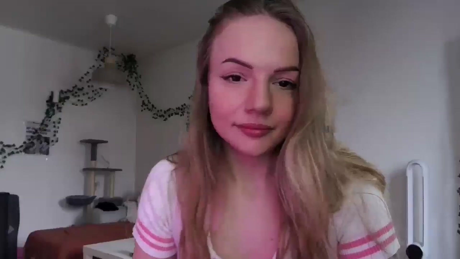 Gallery image thumbnail from hollyjolly's myfreecams stream on, 02/13/2025, 12:47 image 20 of 20
