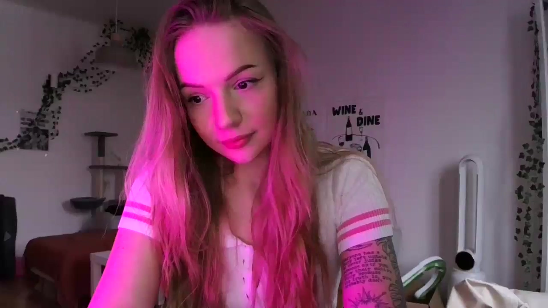 Gallery image thumbnail from hollyjolly's myfreecams stream on, 02/13/2025, 15:08 image 17 of 20