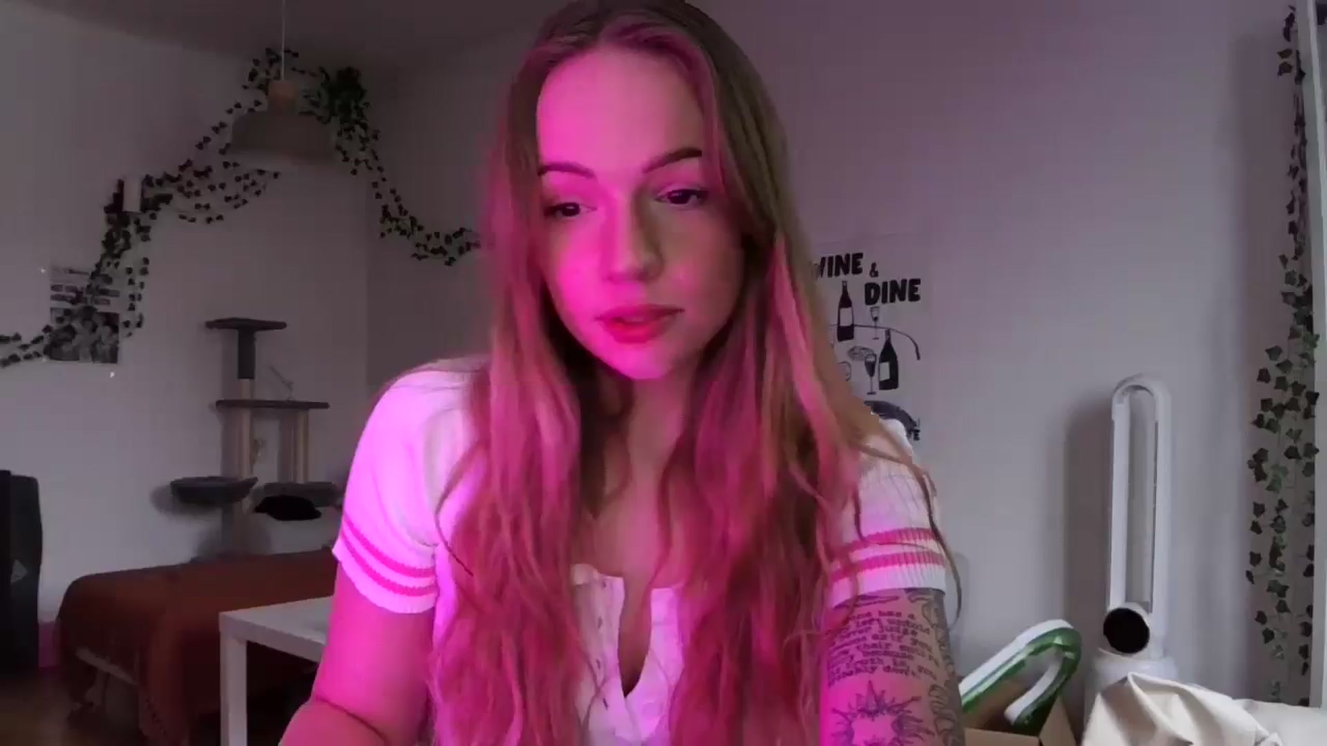 Gallery image thumbnail from hollyjolly's myfreecams stream on, 02/13/2025, 15:08 image 9 of 20