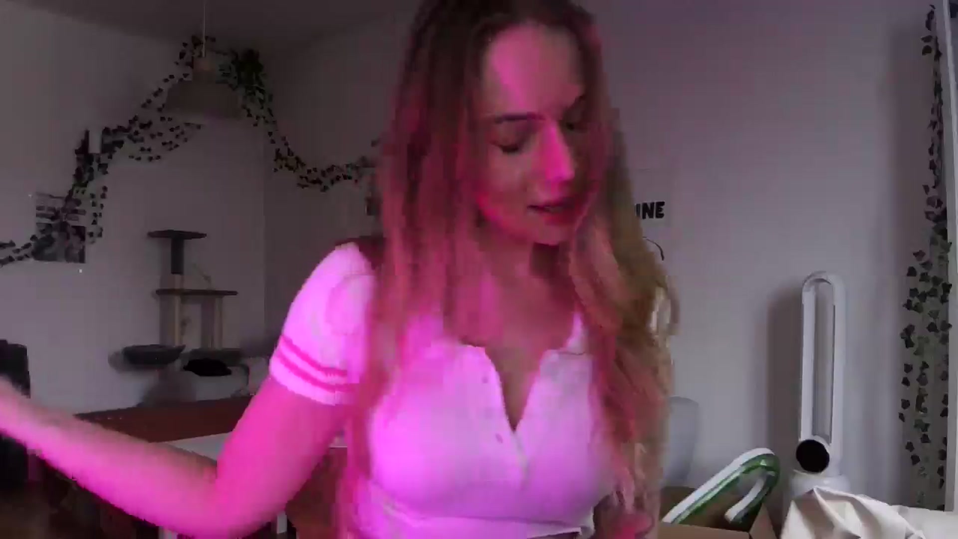 Gallery image thumbnail from hollyjolly's myfreecams stream on, 02/13/2025, 15:08 image 4 of 20