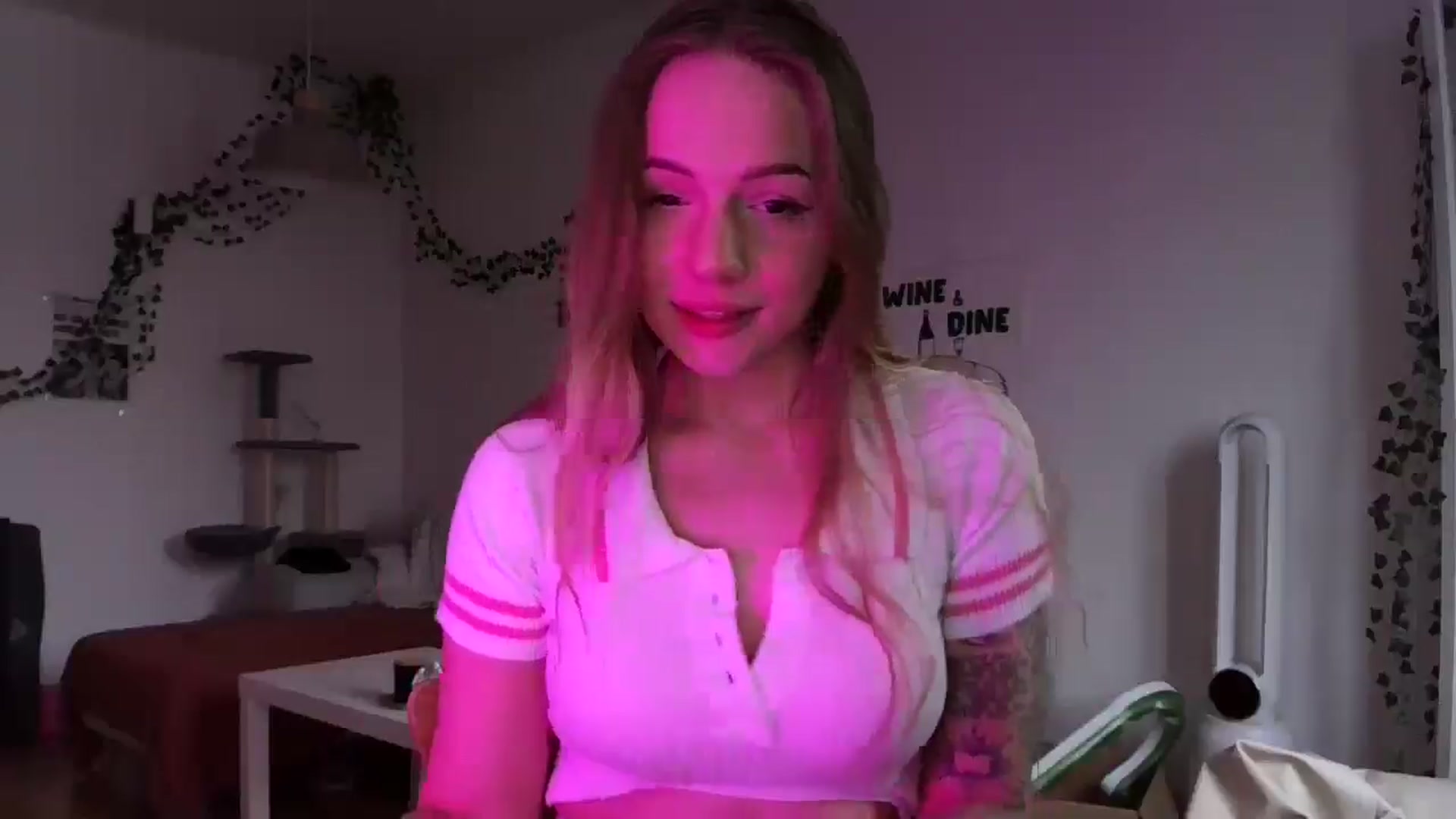 Gallery image thumbnail from hollyjolly's myfreecams stream on, 02/13/2025, 15:08 image 19 of 20