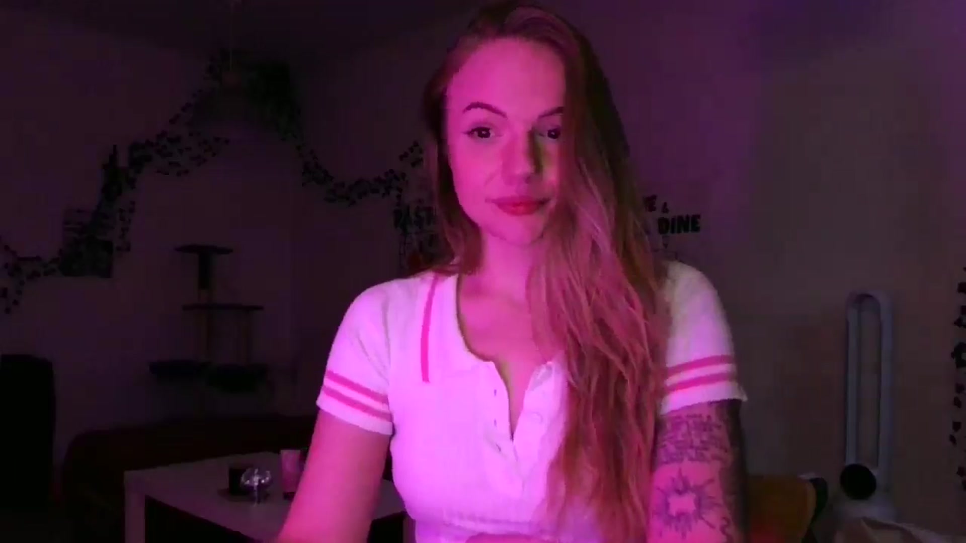 Gallery image thumbnail from hollyjolly's myfreecams stream on, 02/13/2025, 16:08 image 8 of 20