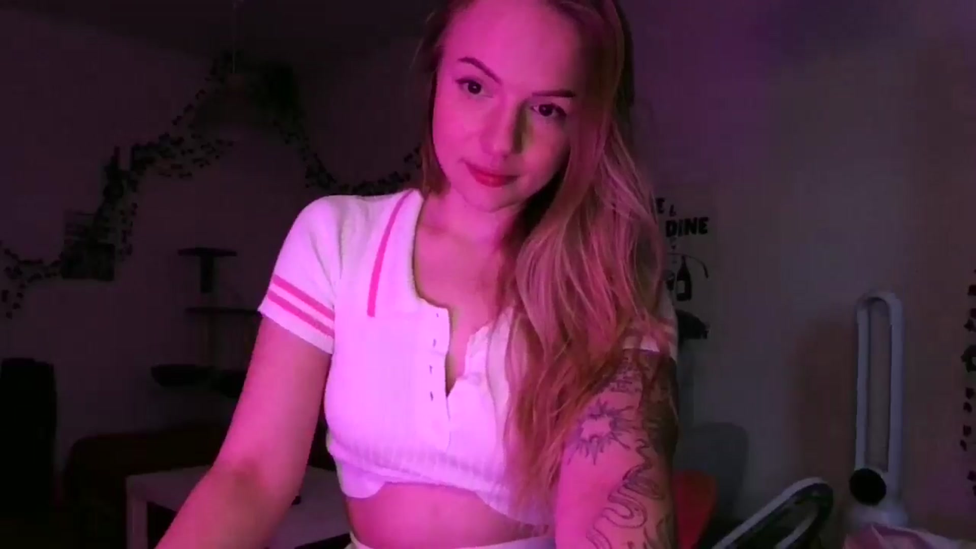 Gallery image thumbnail from hollyjolly's myfreecams stream on, 02/13/2025, 16:08 image 2 of 20