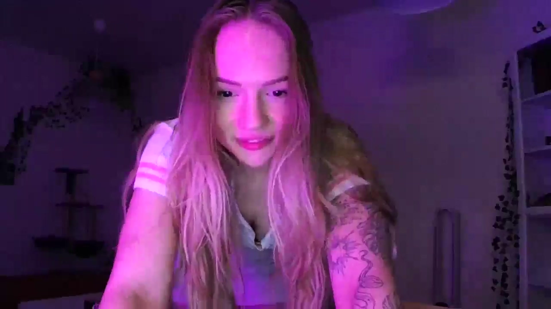 Gallery image thumbnail from hollyjolly's myfreecams stream on, 02/13/2025, 17:38 image 16 of 20