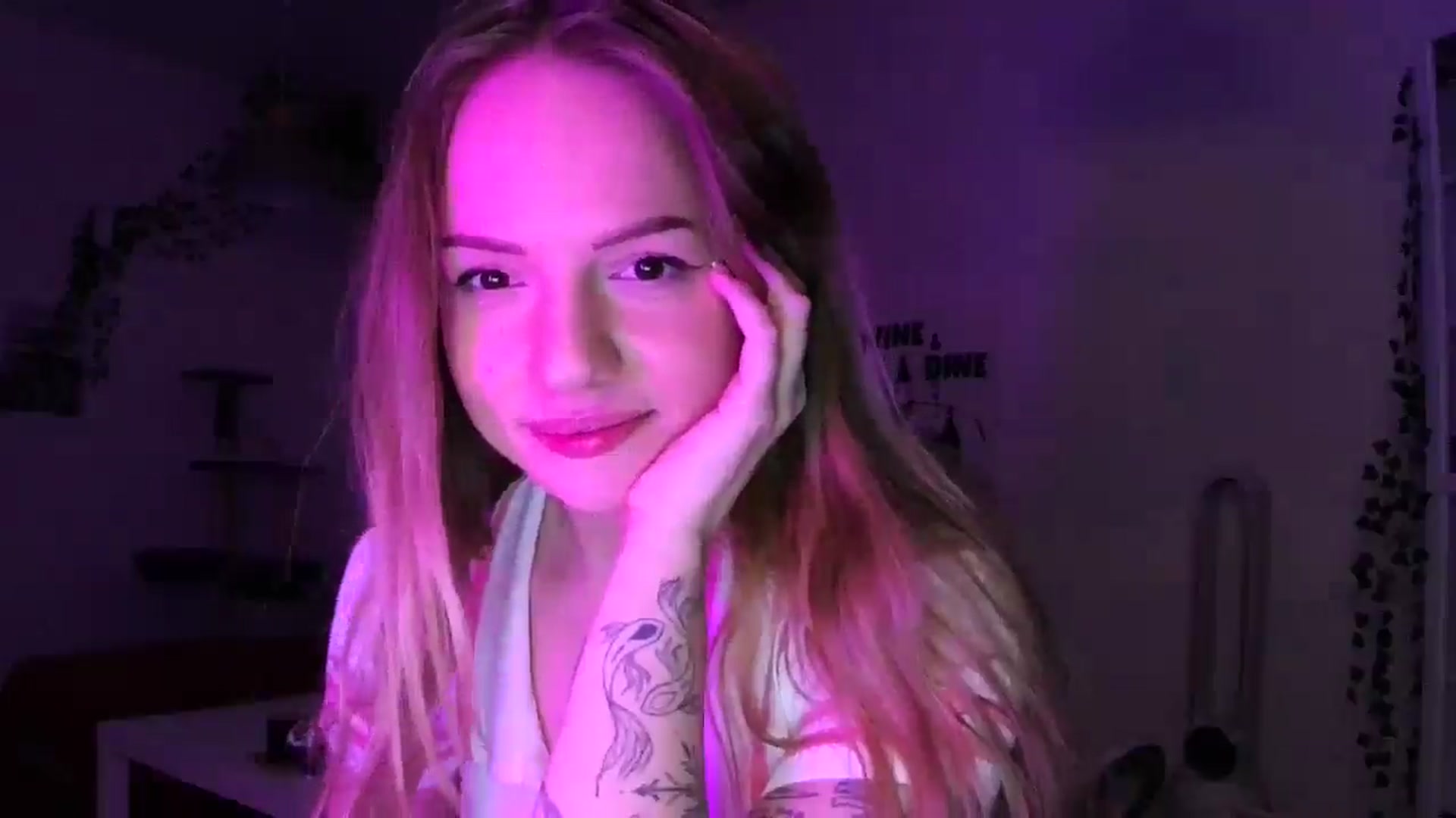 Gallery image thumbnail from hollyjolly's myfreecams stream on, 02/13/2025, 17:38 image 3 of 20