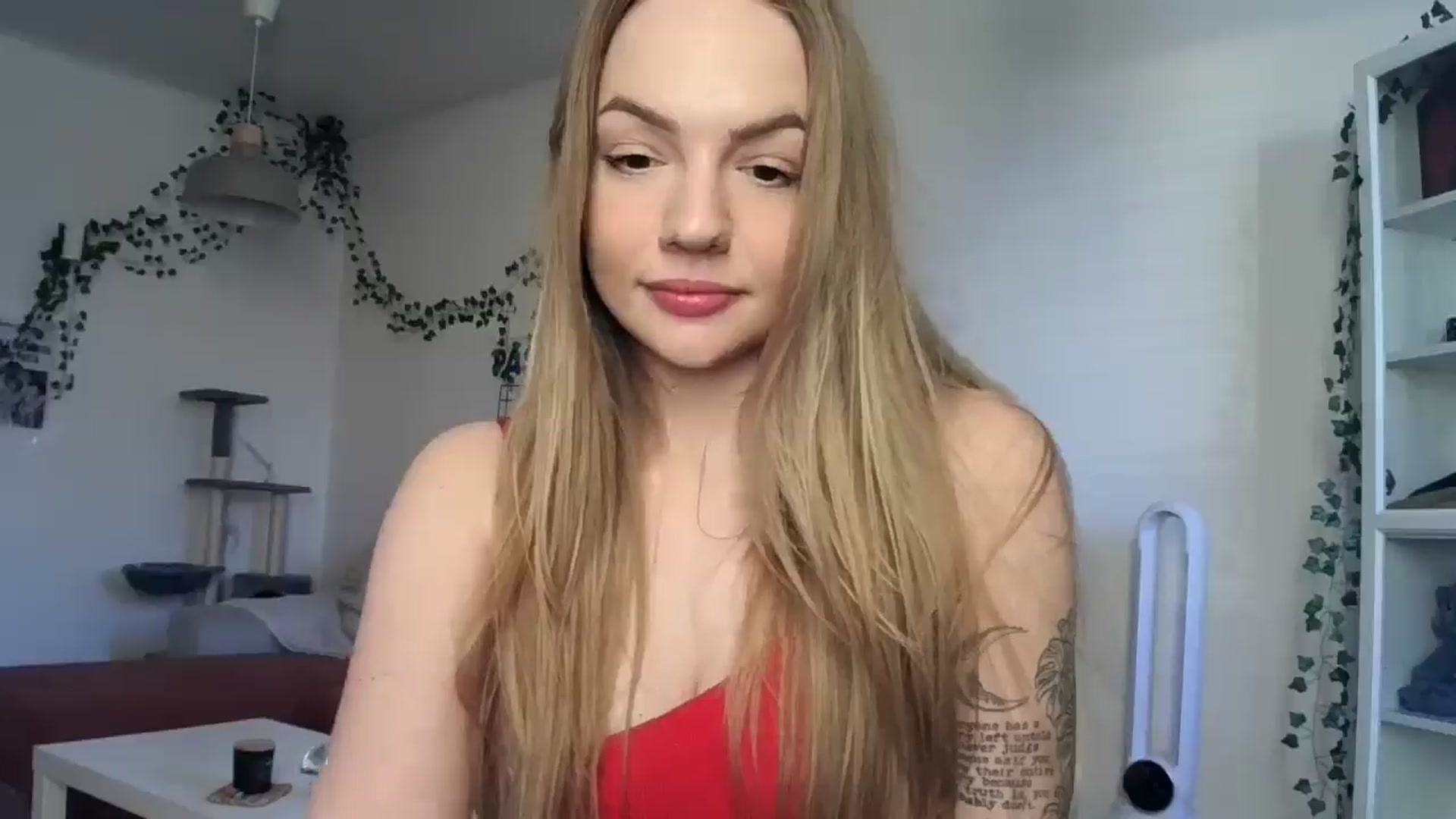 Gallery image thumbnail from hollyjolly's myfreecams stream on, 02/16/2025, 15:42 image 14 of 20