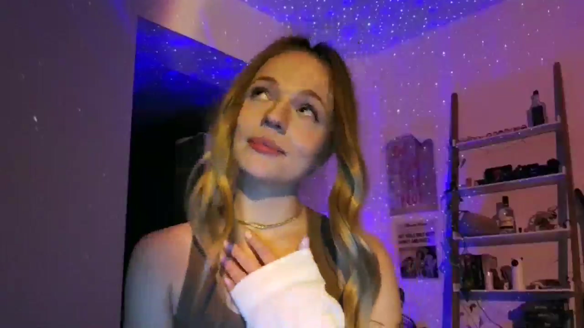 Gallery image thumbnail from hollyjolly's myfreecams stream on, 11/16/2025, 22:42 image 4 of 20