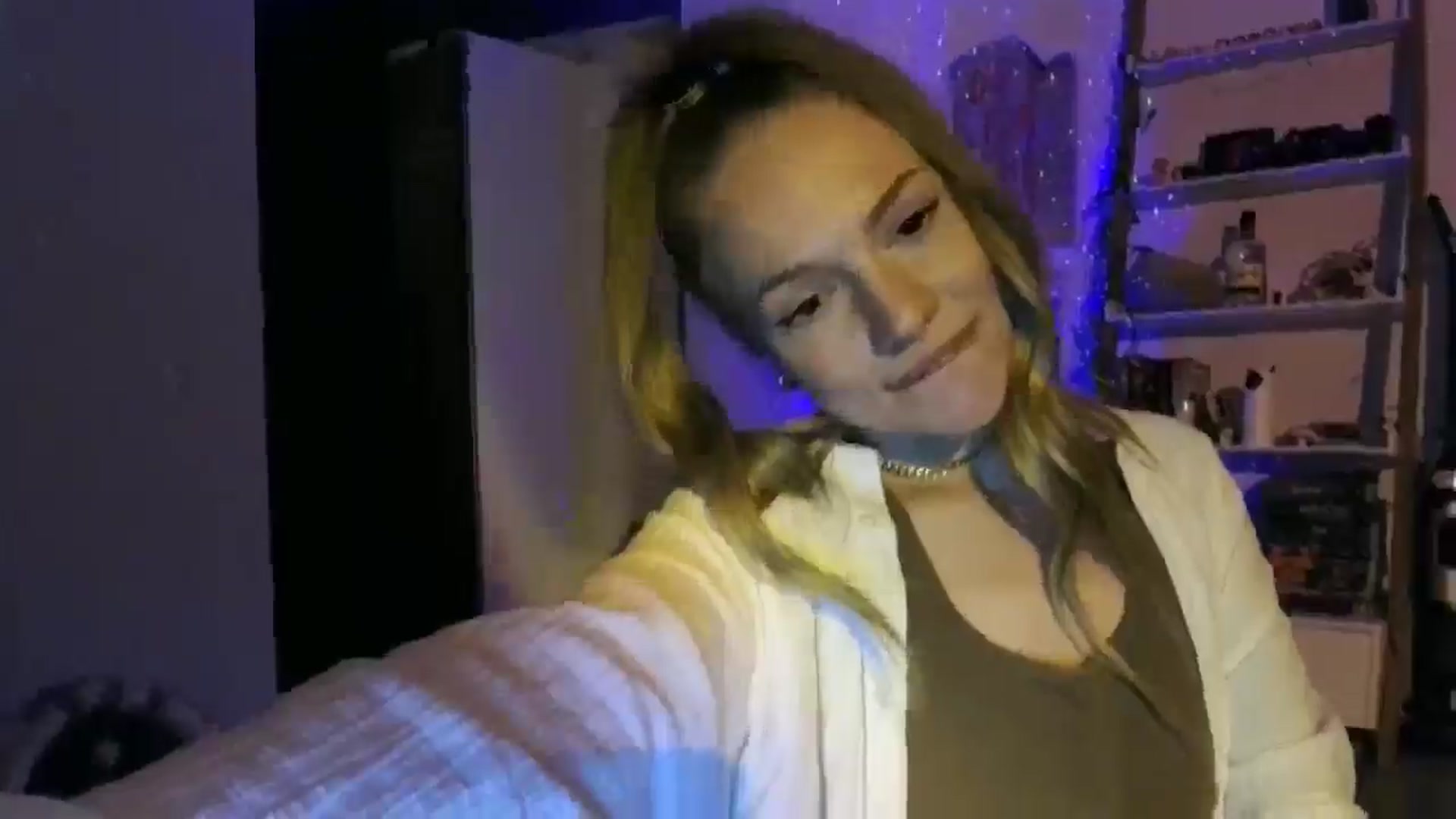 Gallery image thumbnail from hollyjolly's myfreecams stream on, 11/16/2025, 22:42 image 7 of 20
