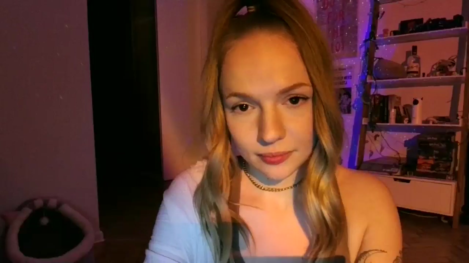 Gallery image thumbnail from hollyjolly's myfreecams stream on, 11/16/2025, 22:42 image 15 of 20