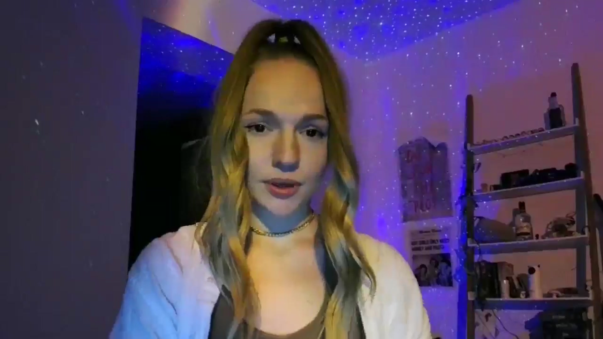 Gallery image thumbnail from hollyjolly's myfreecams stream on, 11/16/2025, 22:42 image 6 of 20