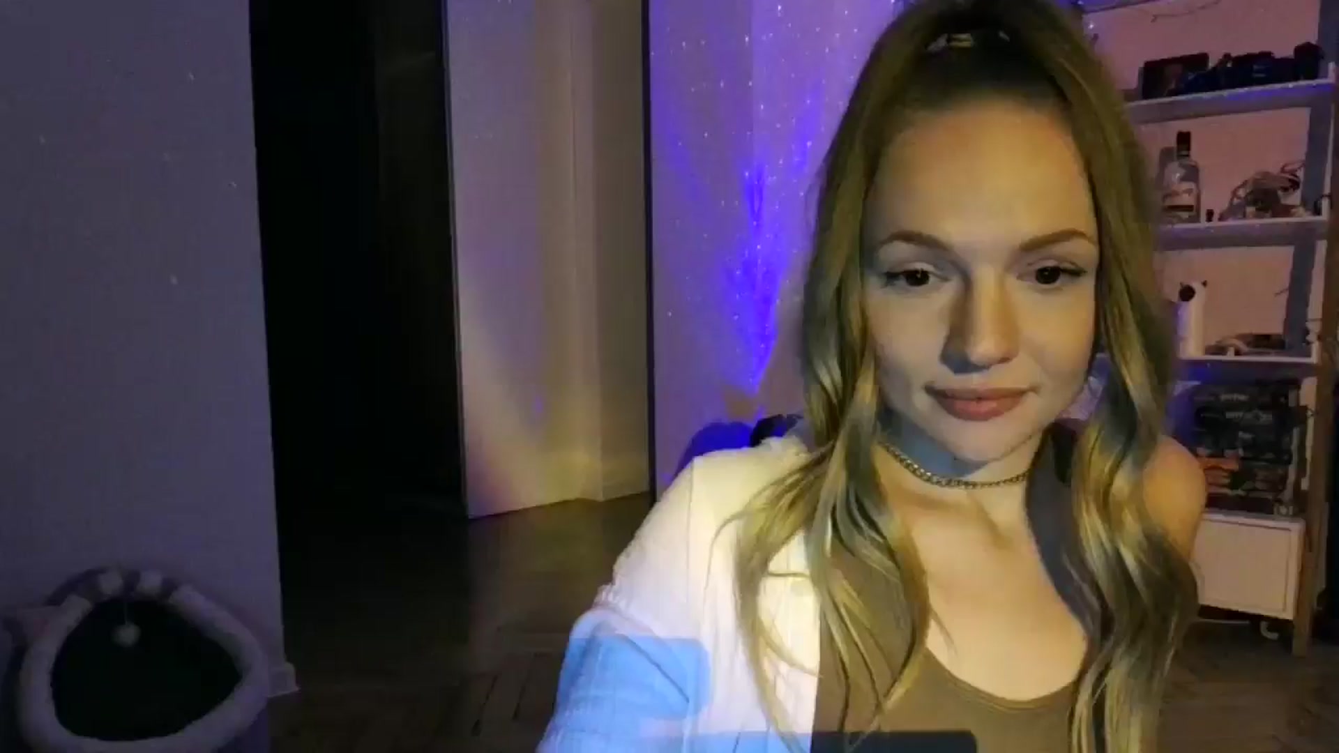 Gallery image thumbnail from hollyjolly's myfreecams stream on, 11/16/2025, 22:42 image 12 of 20