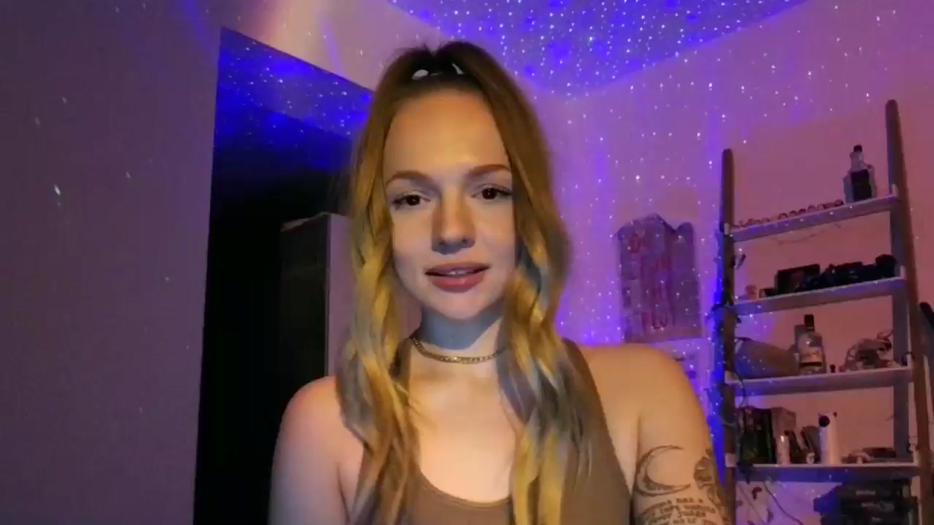 Gallery image thumbnail from hollyjolly's myfreecams stream on, 11/16/2025, 22:42 image 2 of 20