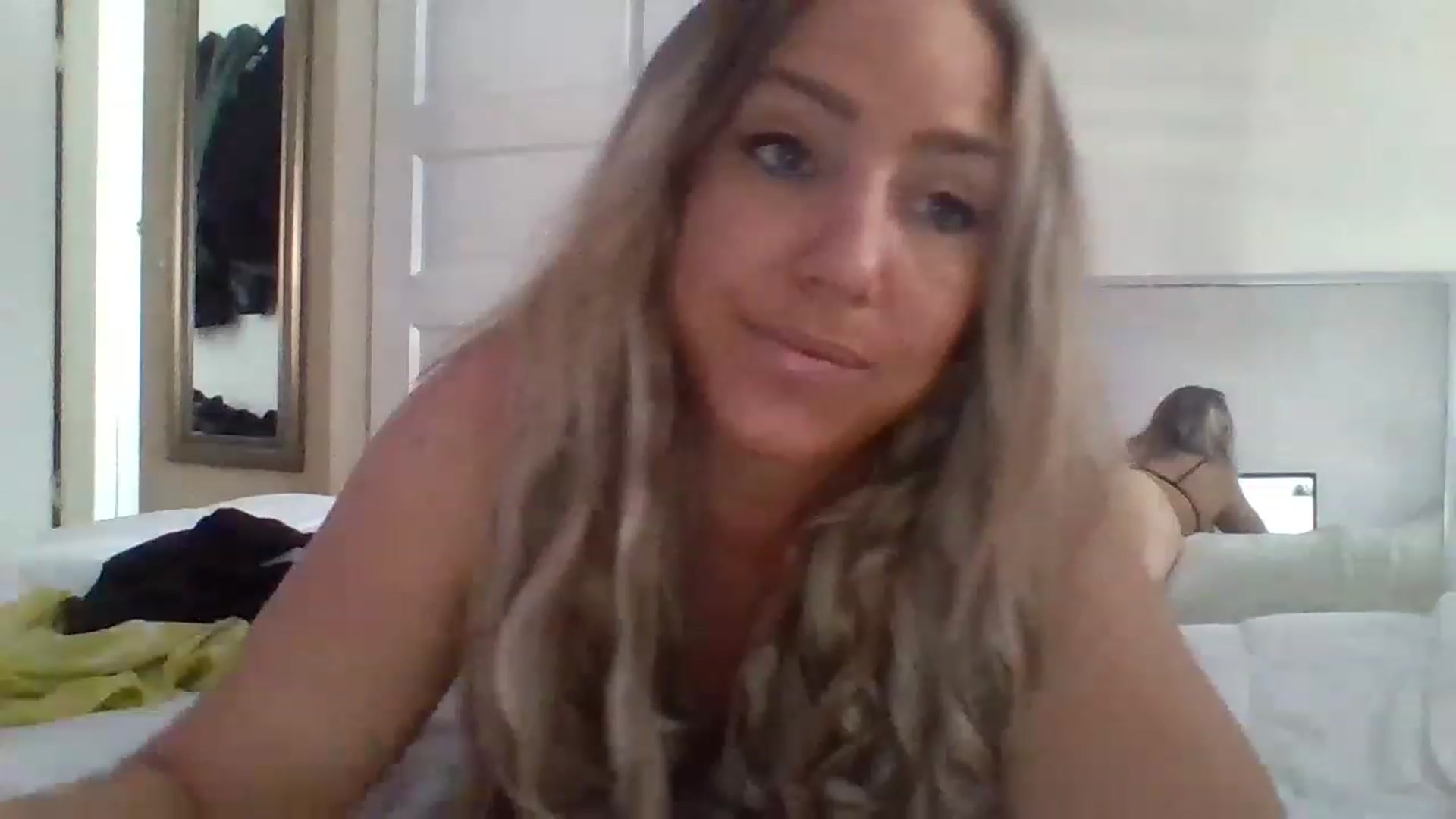 Gallery image thumbnail from hollywoodhot1's myfreecams stream on, 03/09/2023, 16:29 image 11 of 20