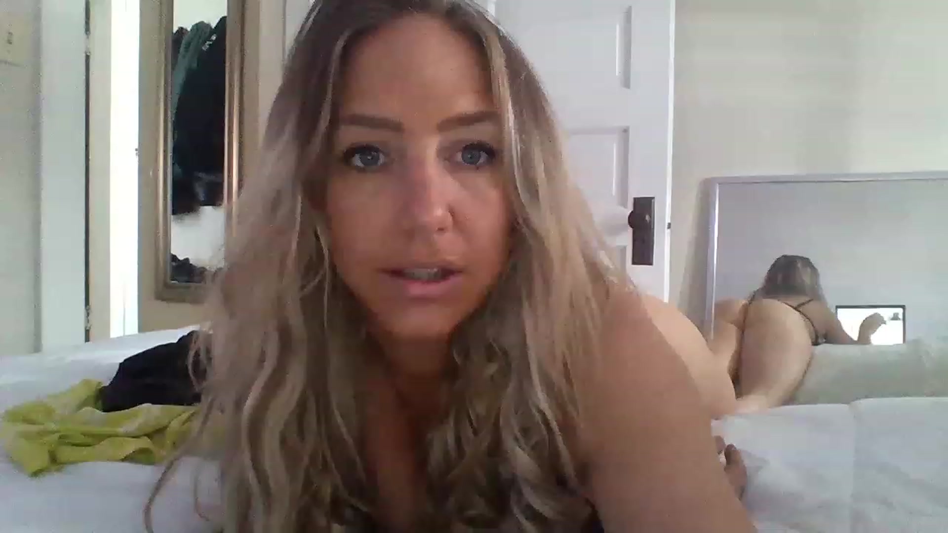 Gallery image thumbnail from hollywoodhot1's myfreecams stream on, 03/09/2023, 16:29 image 17 of 20