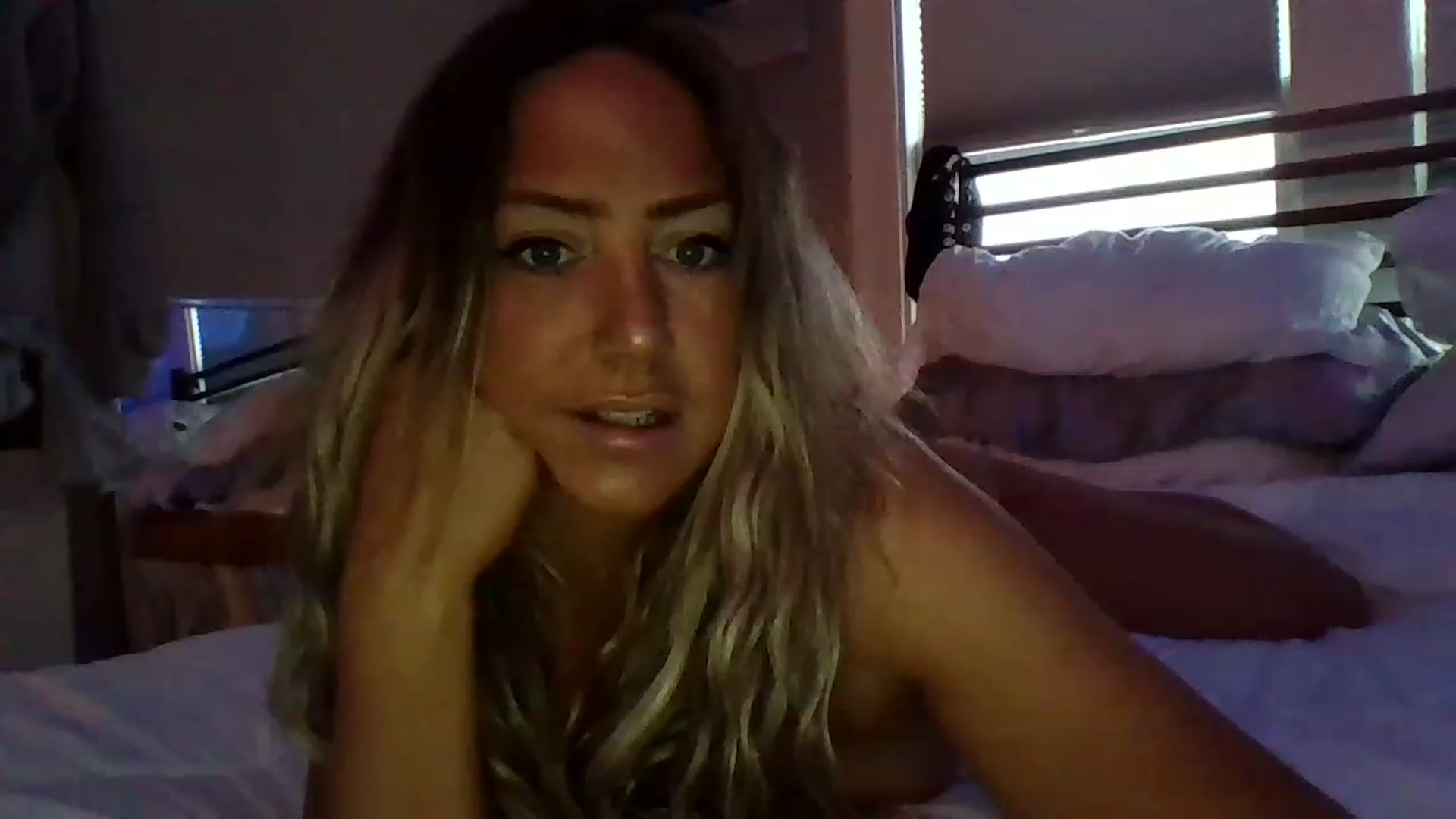 Gallery image thumbnail from hollywoodhot1's myfreecams stream on, 03/22/2023, 13:28 image 6 of 20